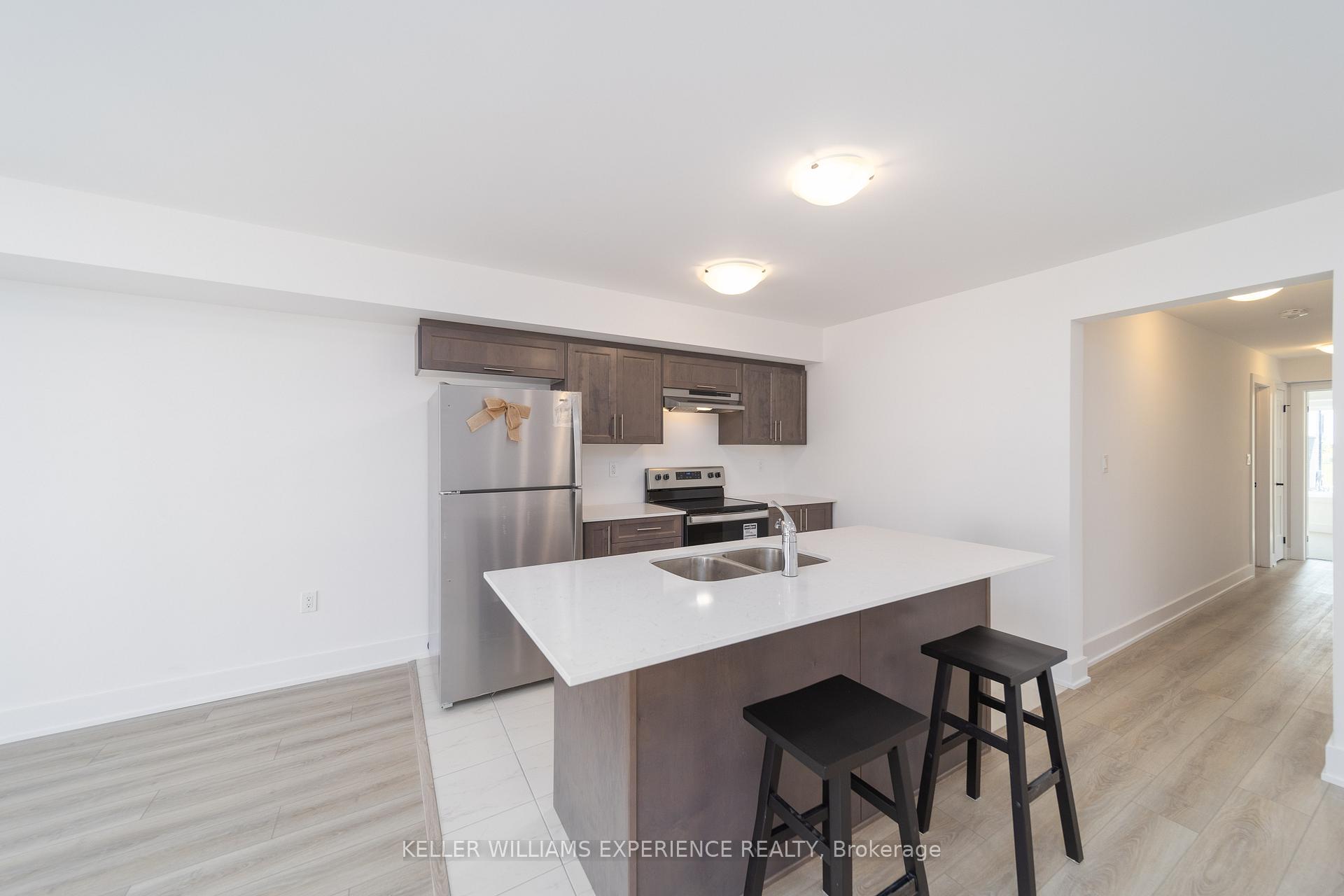 Photo 5 of Unit 5, 32 Wagon Lane, Barrie, Innis-Shore — HOMEH