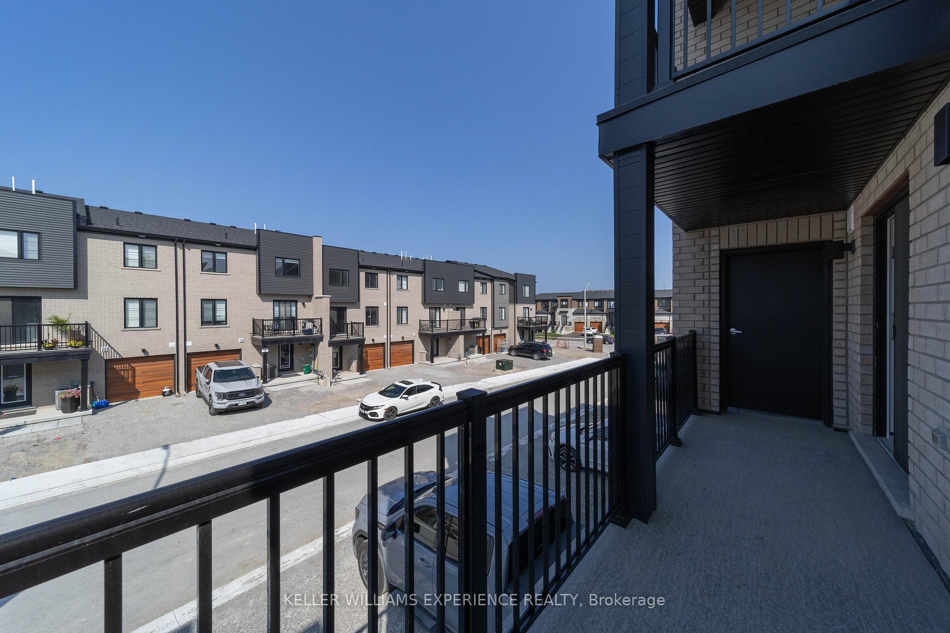 Photo 10 of Unit 5, 32 Wagon Lane, Barrie, Innis-Shore — HOMEH