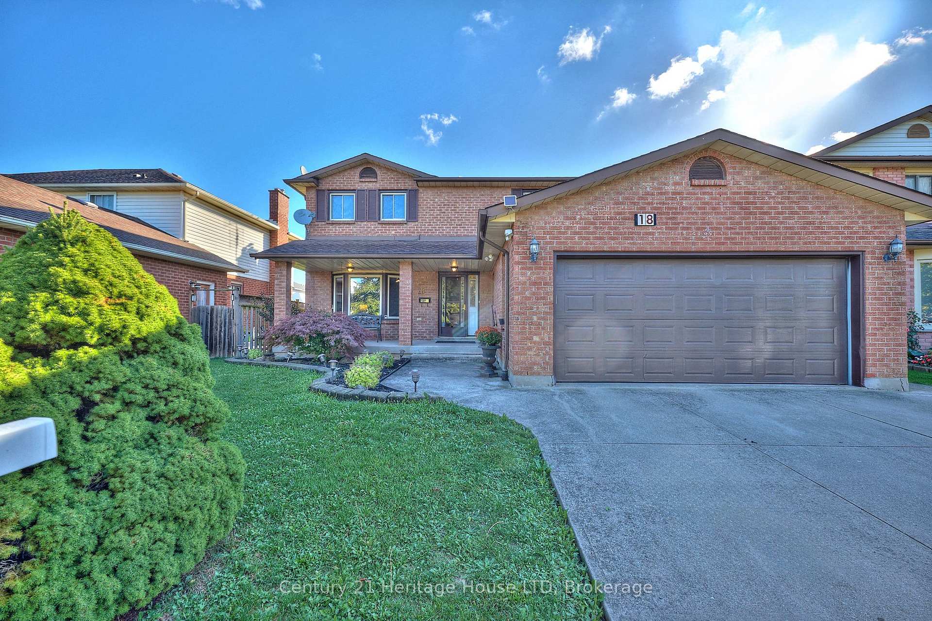 Photo 1 of 18 Bascary Crescent, St. Catharines, Rykert/Vansickle — HOMEH