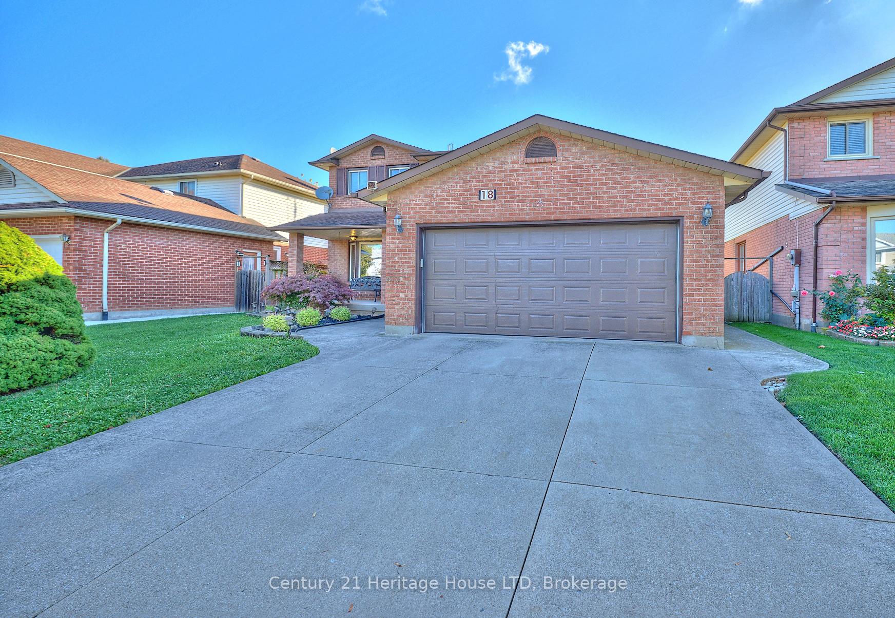 Photo 2 of 18 Bascary Crescent, St. Catharines, Rykert/Vansickle — HOMEH