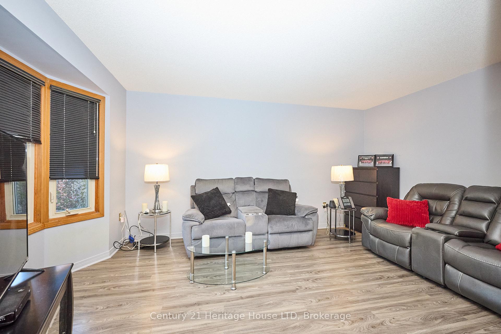 Photo 6 of 18 Bascary Crescent, St. Catharines, Rykert/Vansickle — HOMEH