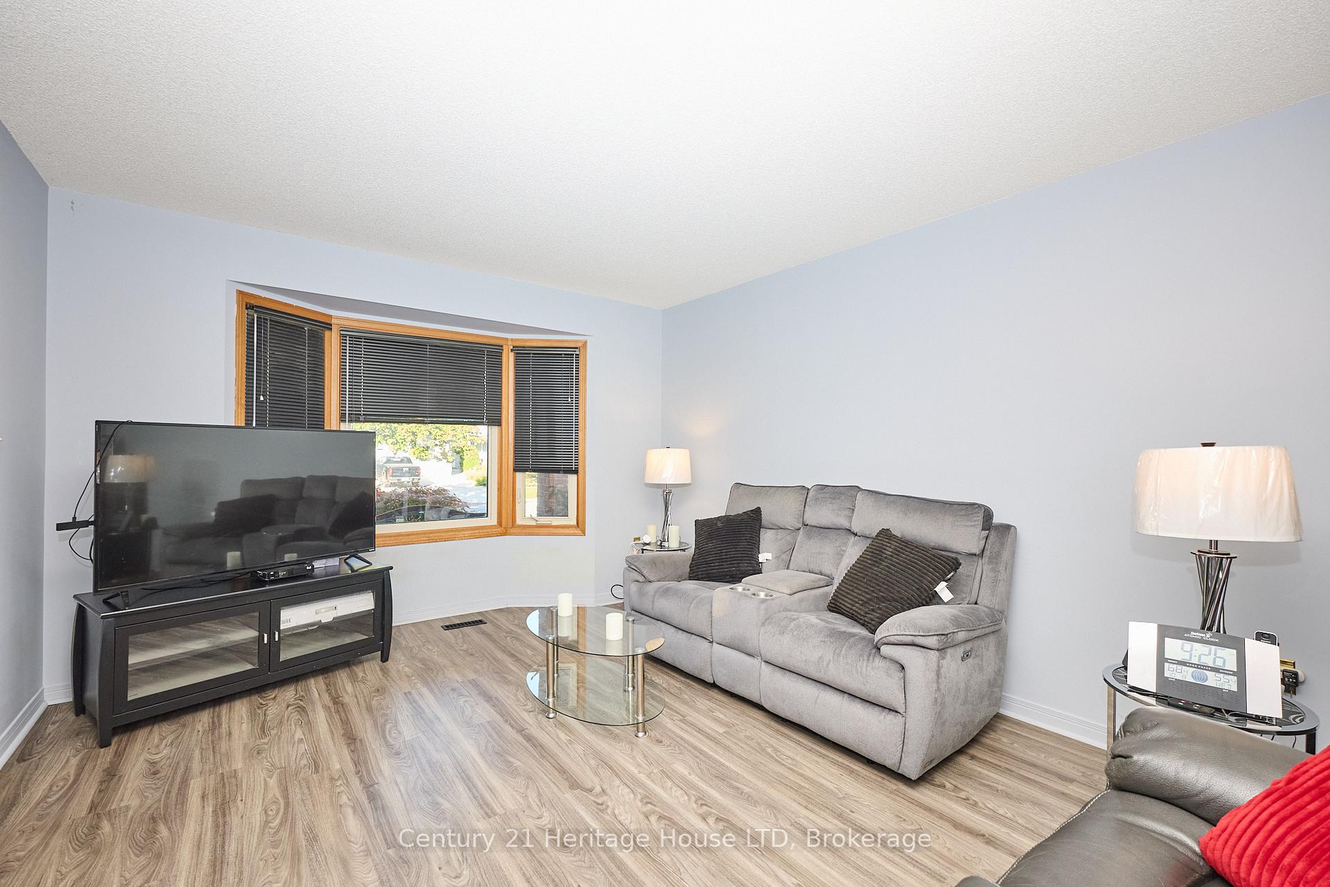 Photo 7 of 18 Bascary Crescent, St. Catharines, Rykert/Vansickle — HOMEH