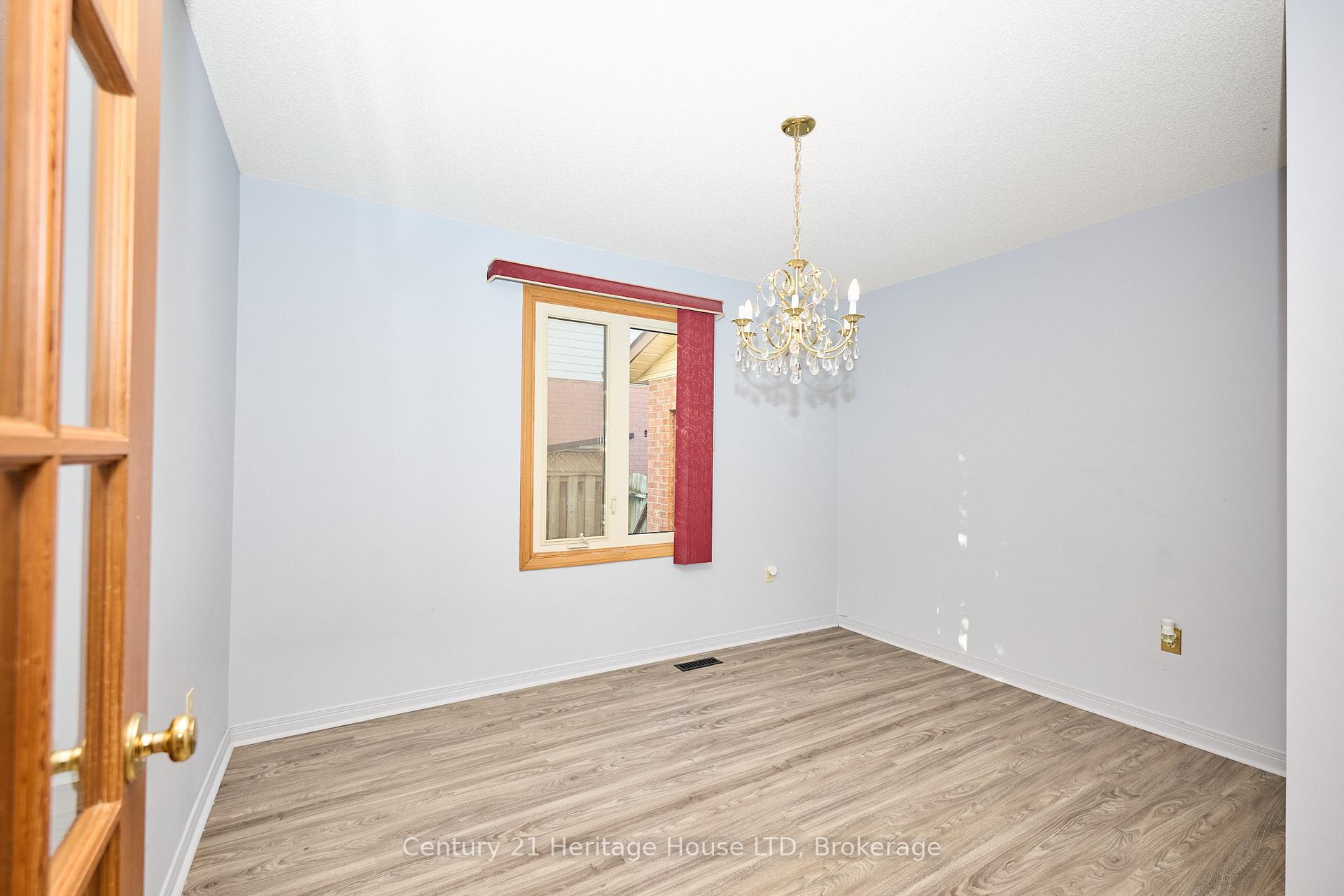 Photo 8 of 18 Bascary Crescent, St. Catharines, Rykert/Vansickle — HOMEH