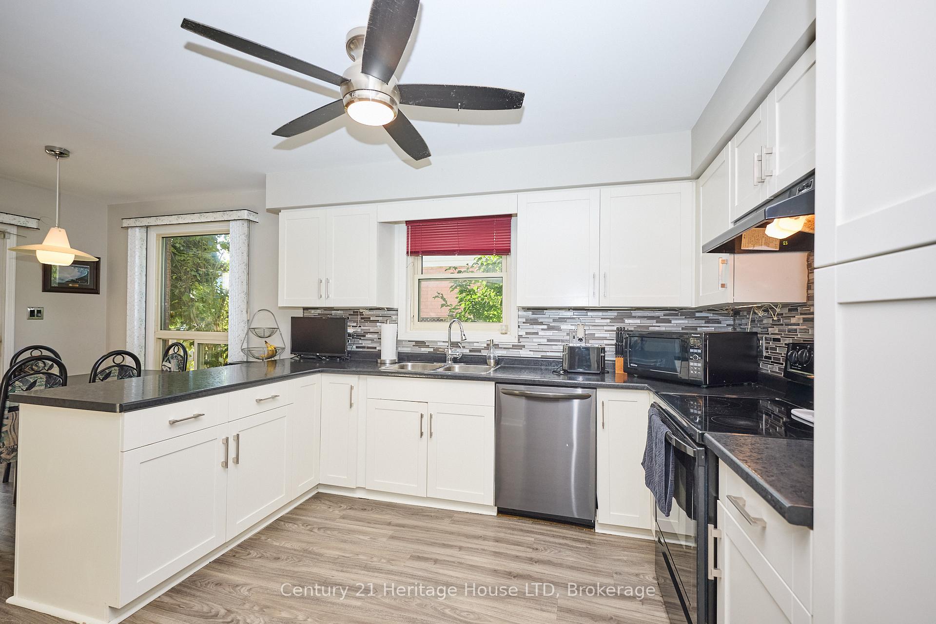 Photo 9 of 18 Bascary Crescent, St. Catharines, Rykert/Vansickle — HOMEH