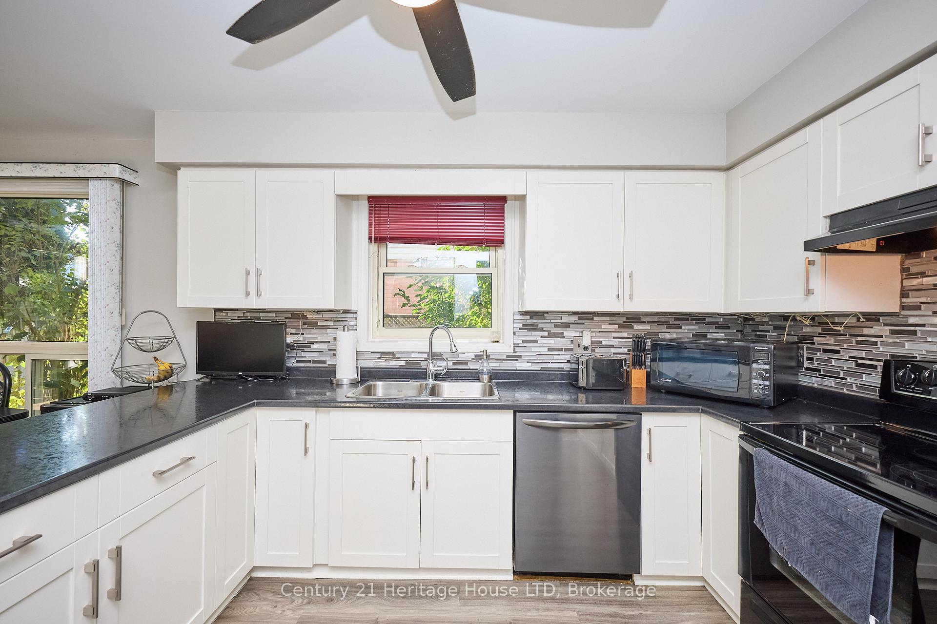 Photo 10 of 18 Bascary Crescent, St. Catharines, Rykert/Vansickle — HOMEH