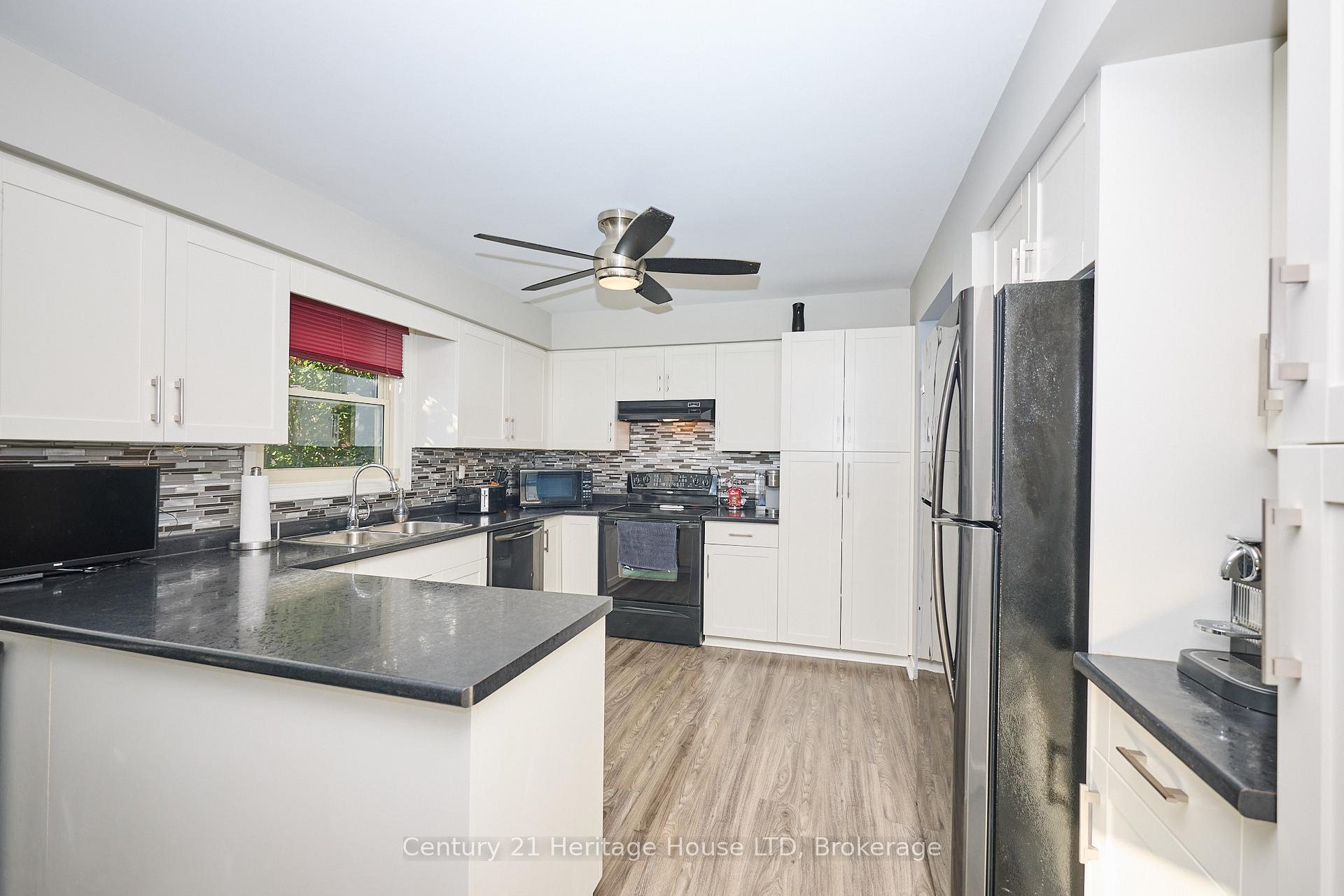 Photo 12 of 18 Bascary Crescent, St. Catharines, Rykert/Vansickle — HOMEH
