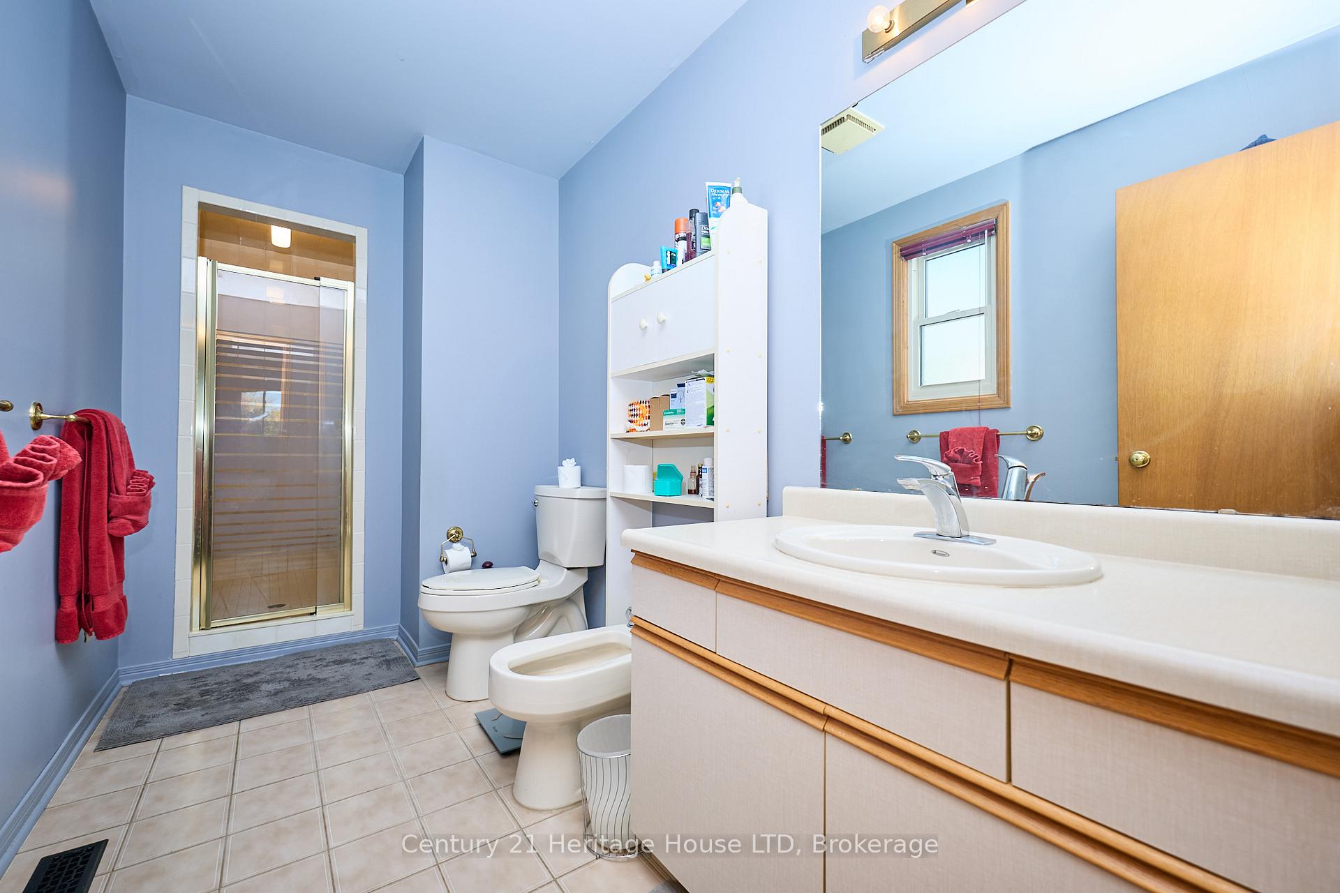 Photo 20 of 18 Bascary Crescent, St. Catharines, Rykert/Vansickle — HOMEH