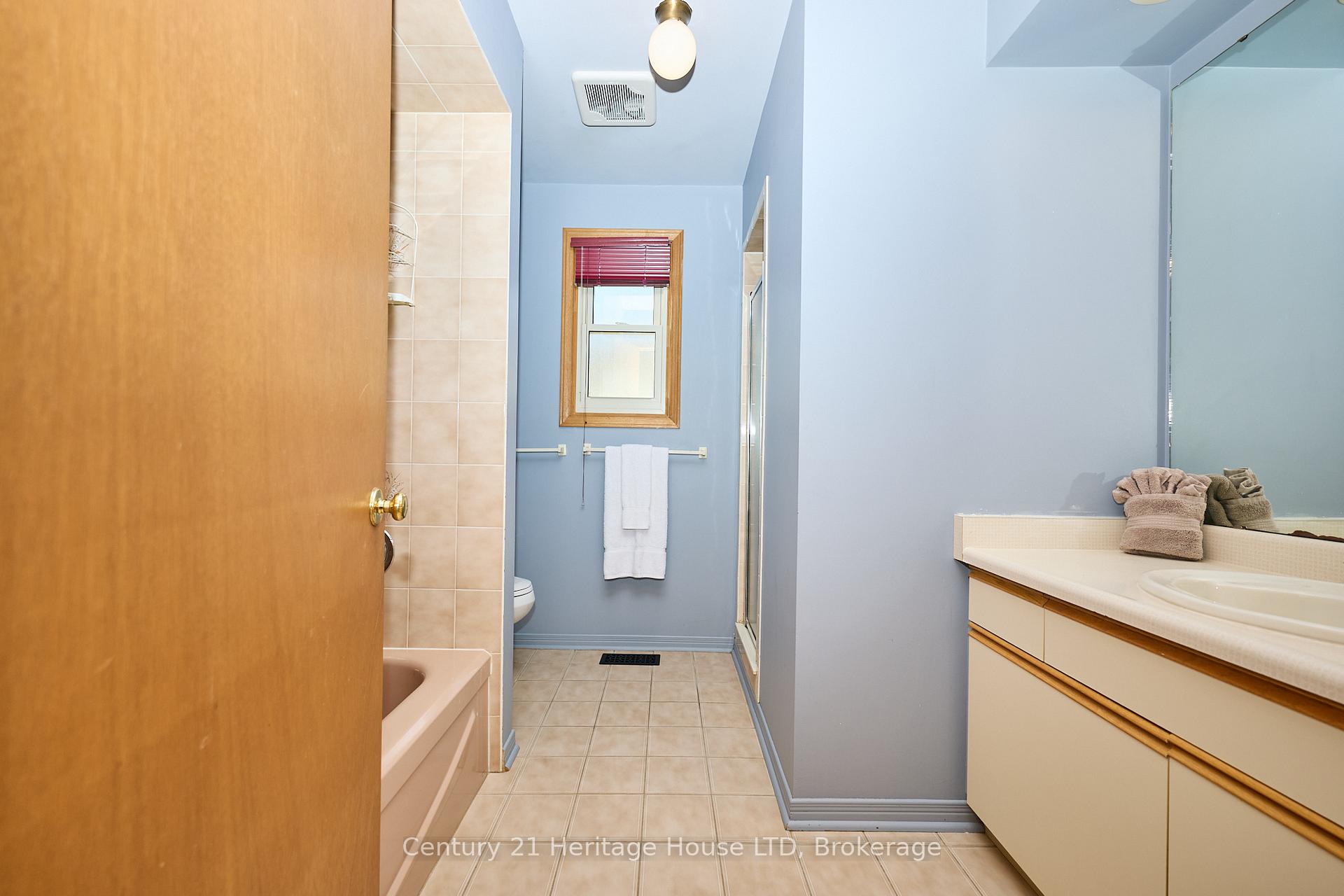 Photo 27 of 18 Bascary Crescent, St. Catharines, Rykert/Vansickle — HOMEH