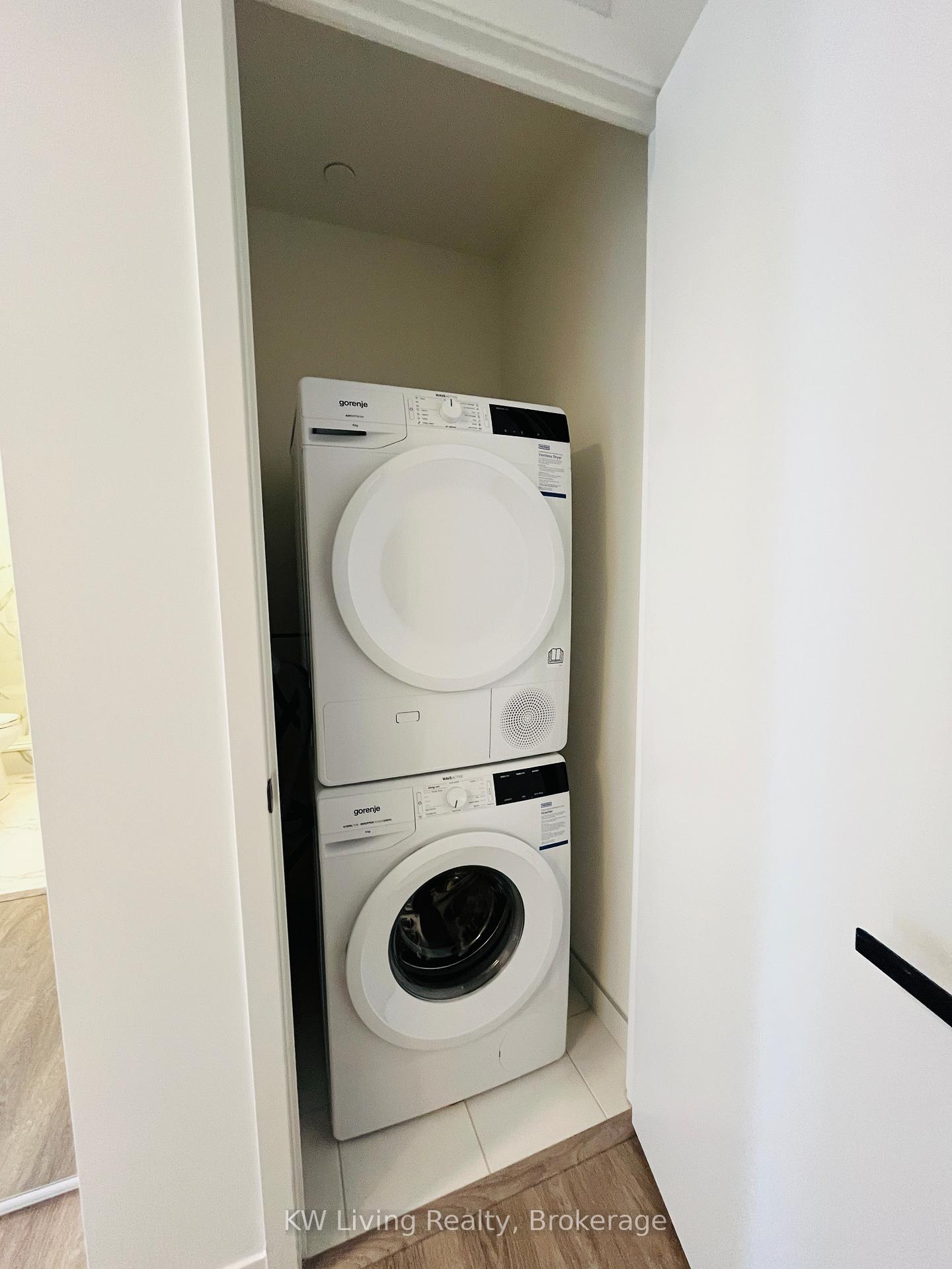 Photo 3 of Unit 3302, 8 Interchange Way, Vaughan, Vaughan Corporate Centre — HOMEH