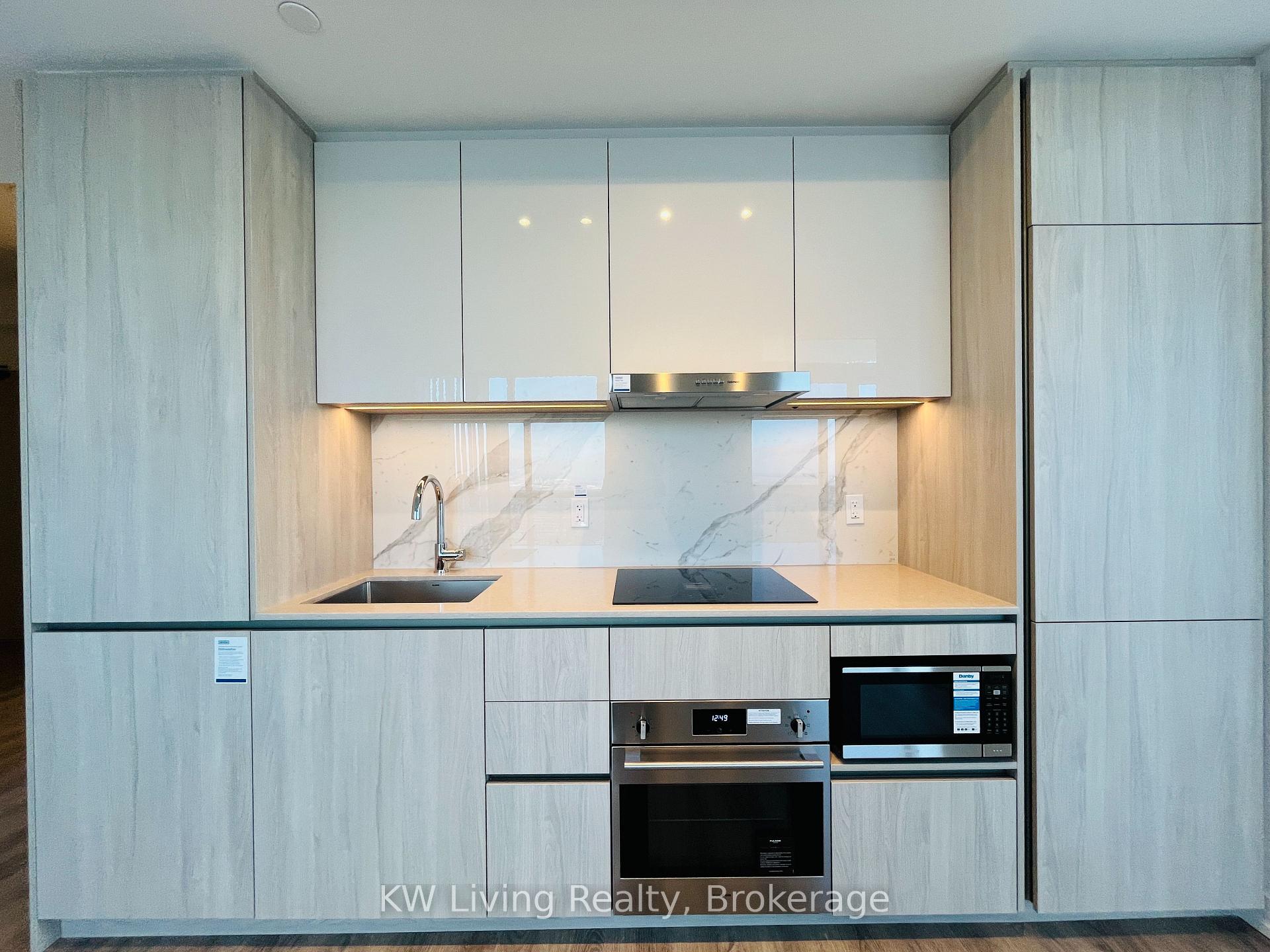 Photo 5 of Unit 3302, 8 Interchange Way, Vaughan, Vaughan Corporate Centre — HOMEH