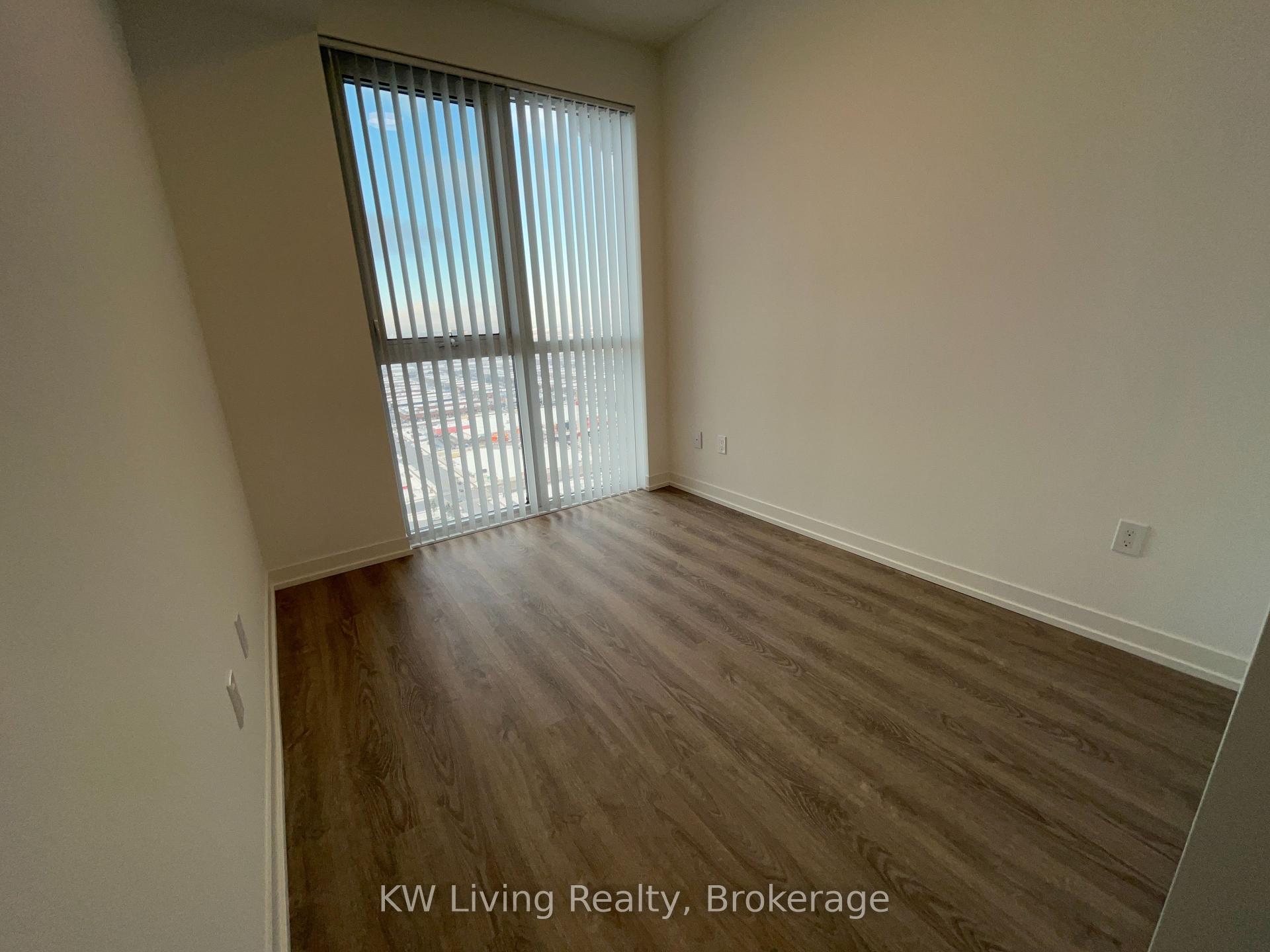 Photo 6 of Unit 3302, 8 Interchange Way, Vaughan, Vaughan Corporate Centre — HOMEH