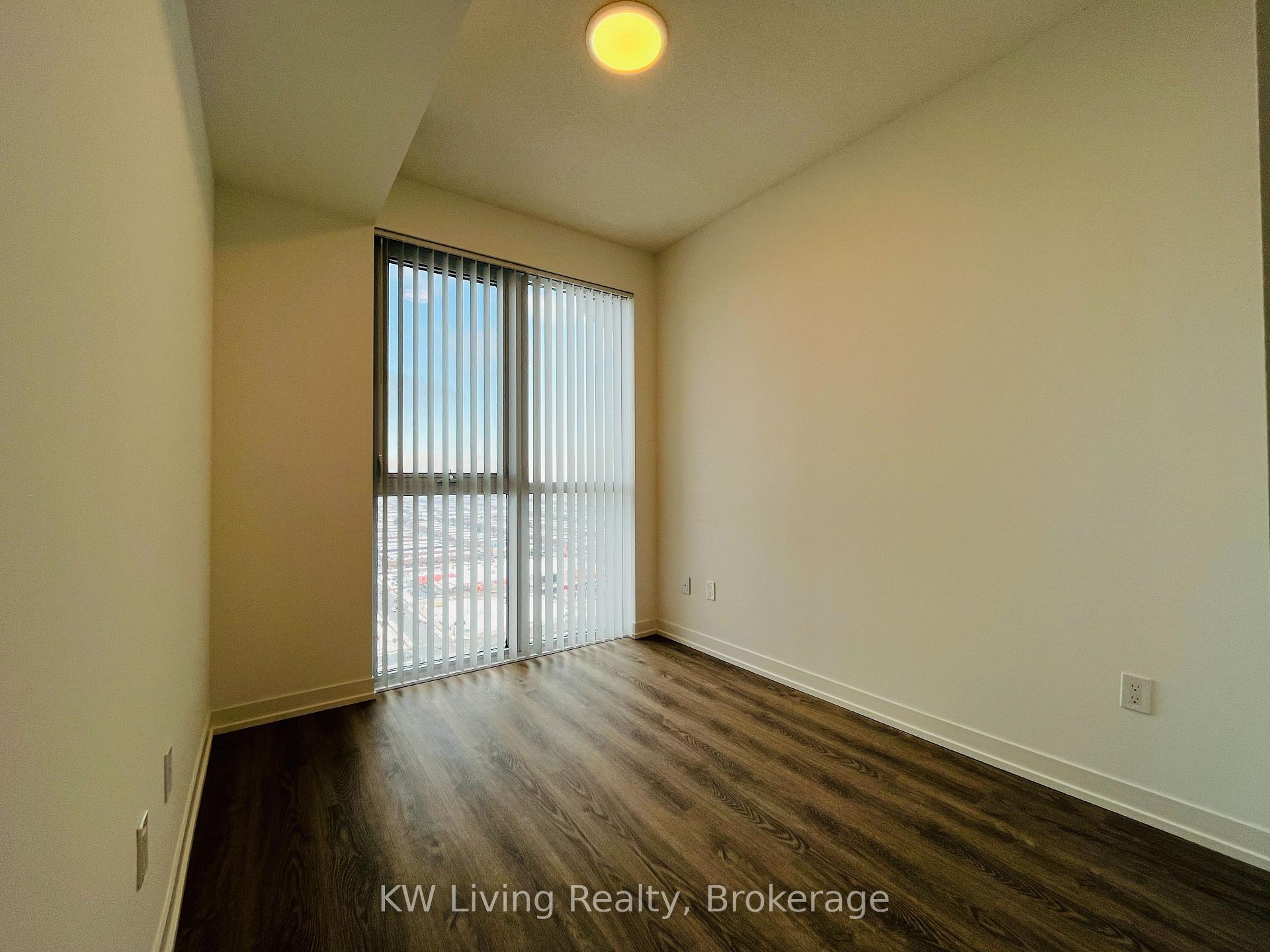 Photo 7 of Unit 3302, 8 Interchange Way, Vaughan, Vaughan Corporate Centre — HOMEH