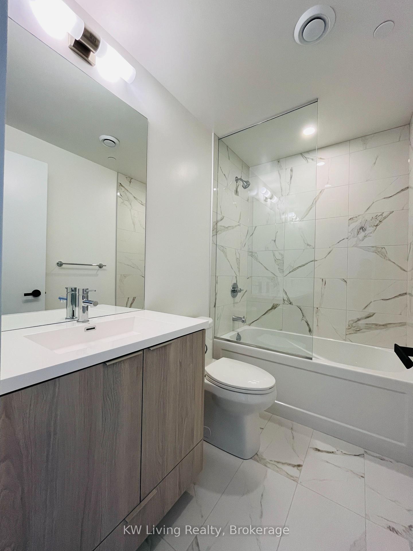 Photo 11 of Unit 3302, 8 Interchange Way, Vaughan, Vaughan Corporate Centre — HOMEH