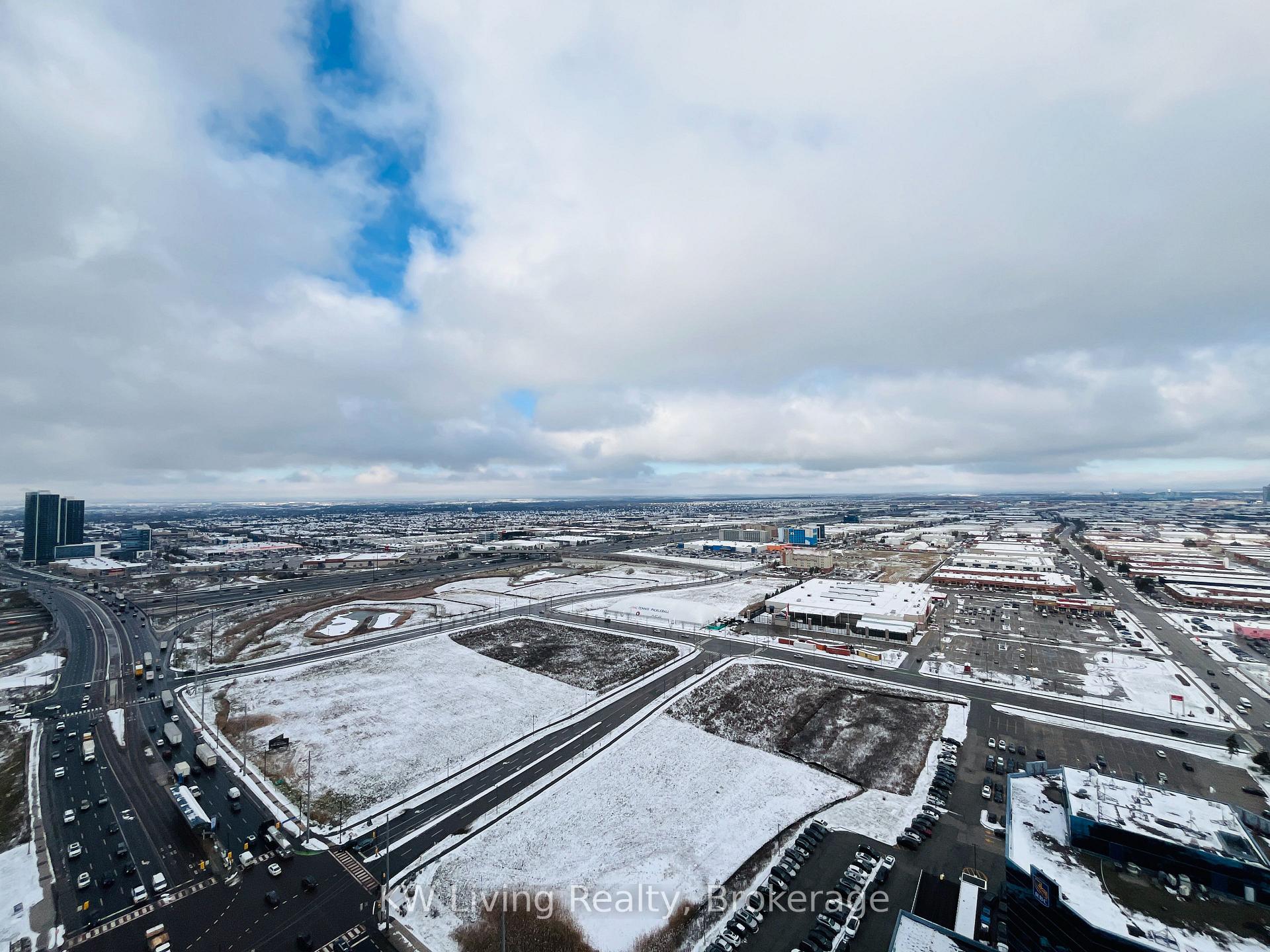 Photo 13 of Unit 3302, 8 Interchange Way, Vaughan, Vaughan Corporate Centre — HOMEH