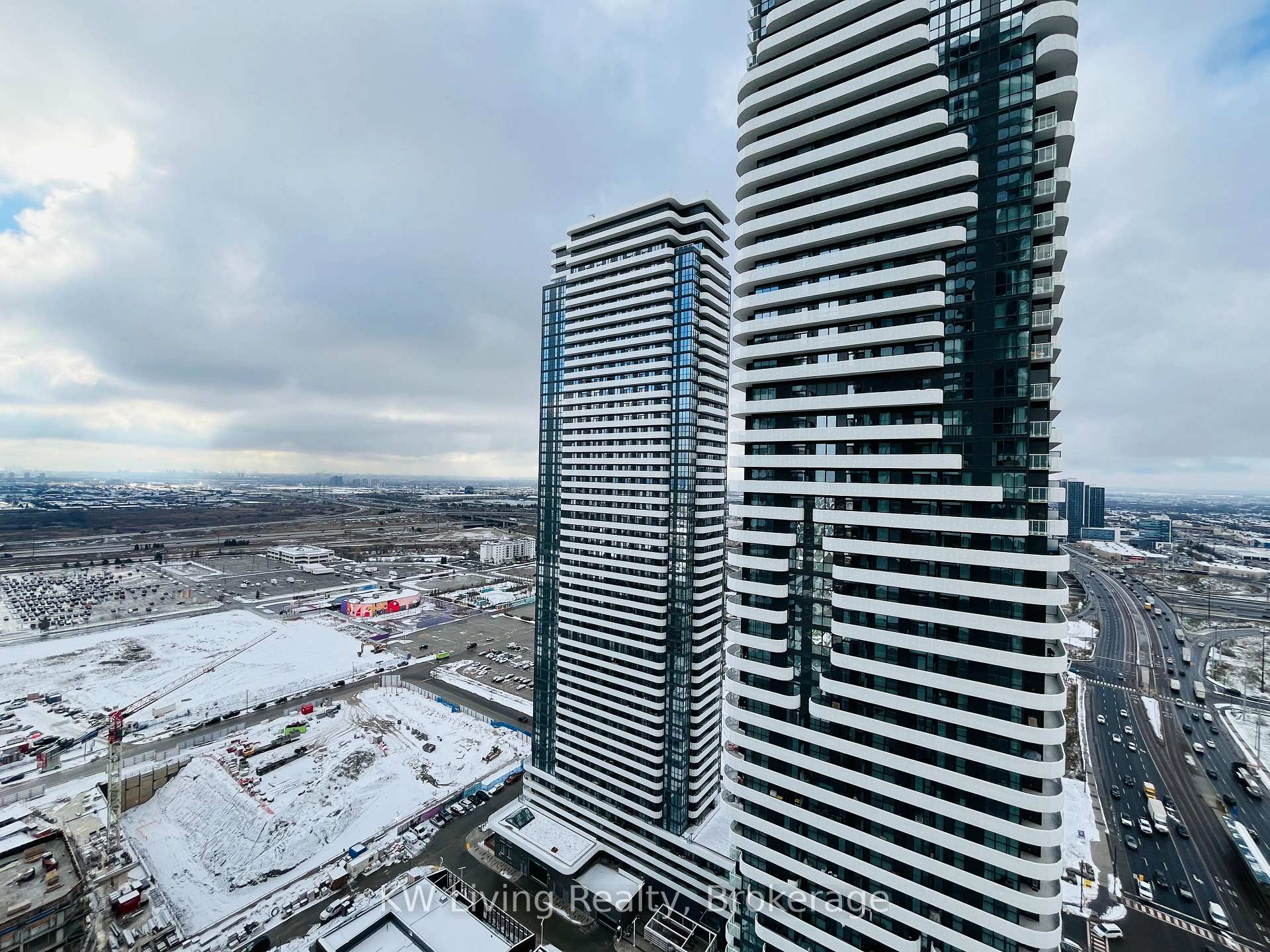 Photo 14 of Unit 3302, 8 Interchange Way, Vaughan, Vaughan Corporate Centre — HOMEH