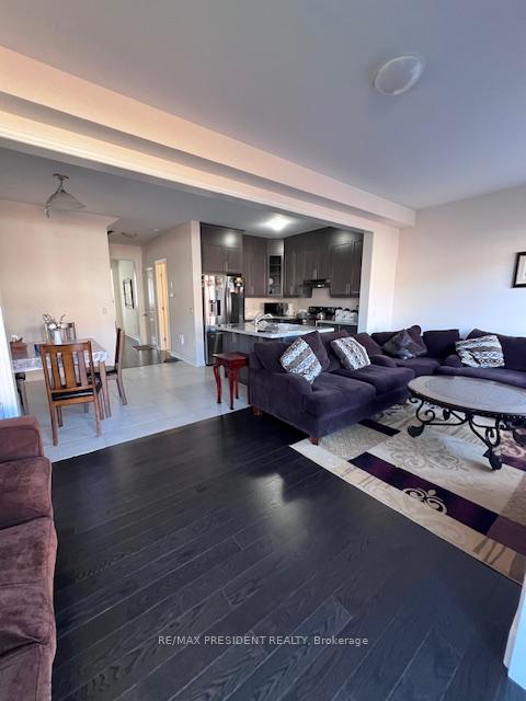 Photo 8 of 50 Beasley Grove, Hamilton, Ancaster — HOMEH