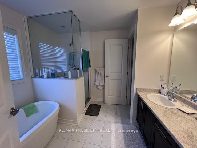 Photo 10 of 50 Beasley Grove, Hamilton, Ancaster — HOMEH