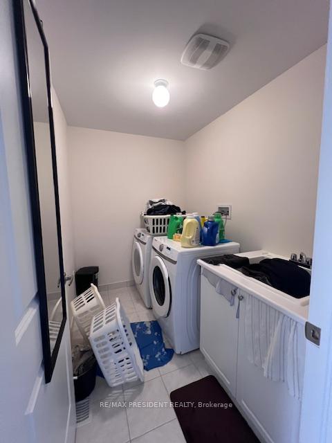 Photo 11 of 50 Beasley Grove, Hamilton, Ancaster — HOMEH