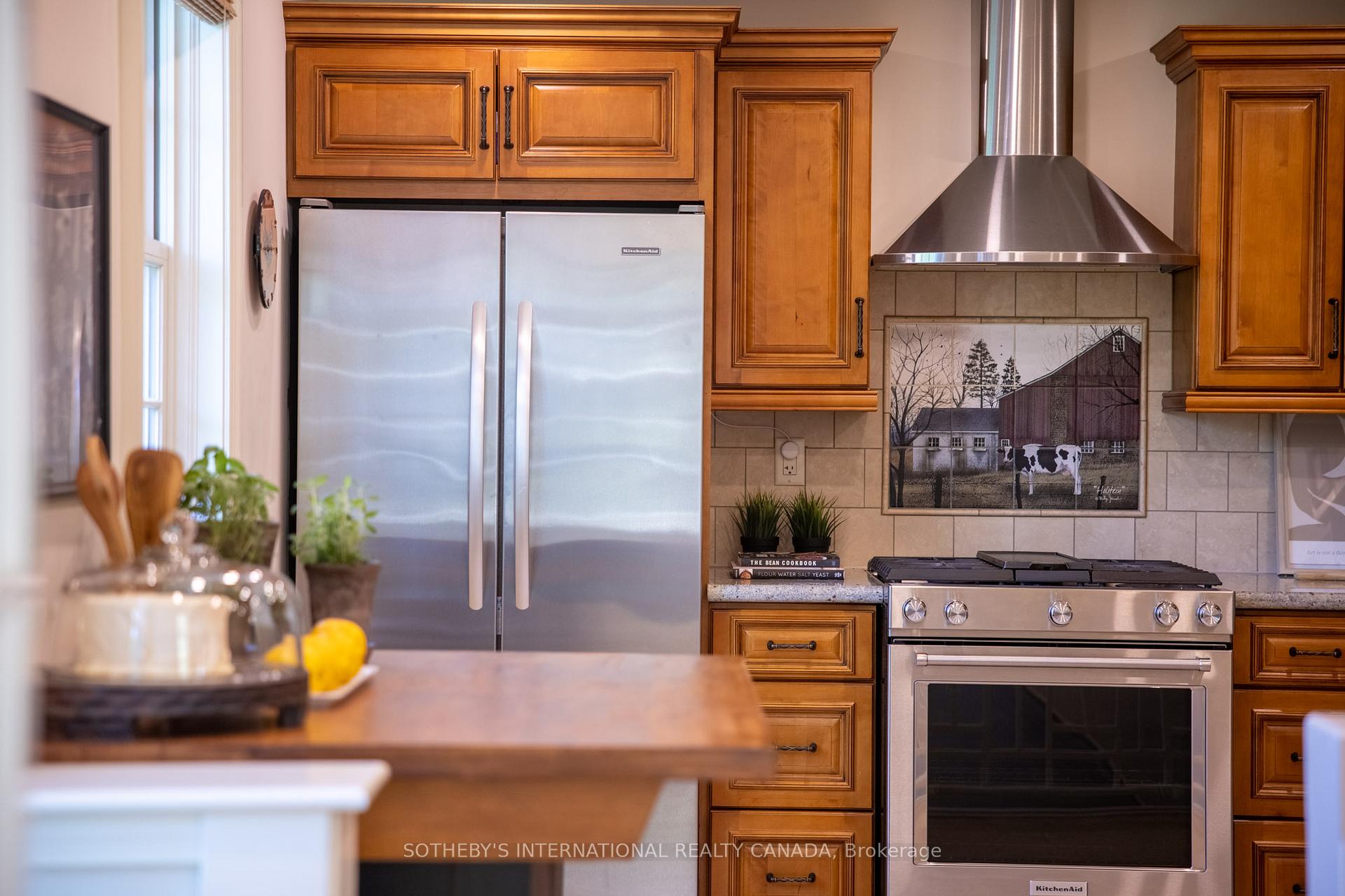 Photo 11 of 220 Old Yonge Street, Aurora, Aurora Village — HOMEH