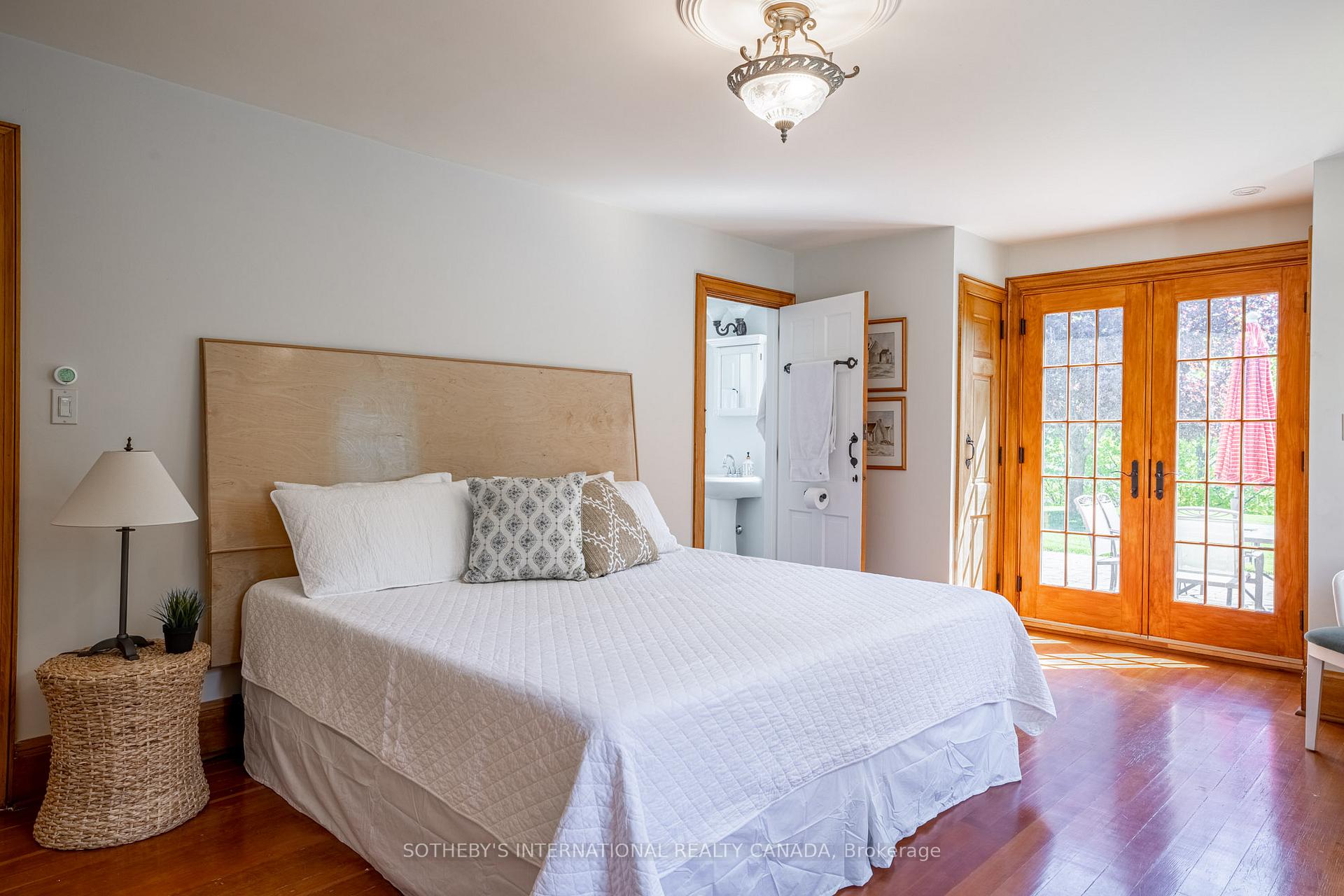 Photo 17 of 220 Old Yonge Street, Aurora, Aurora Village — HOMEH