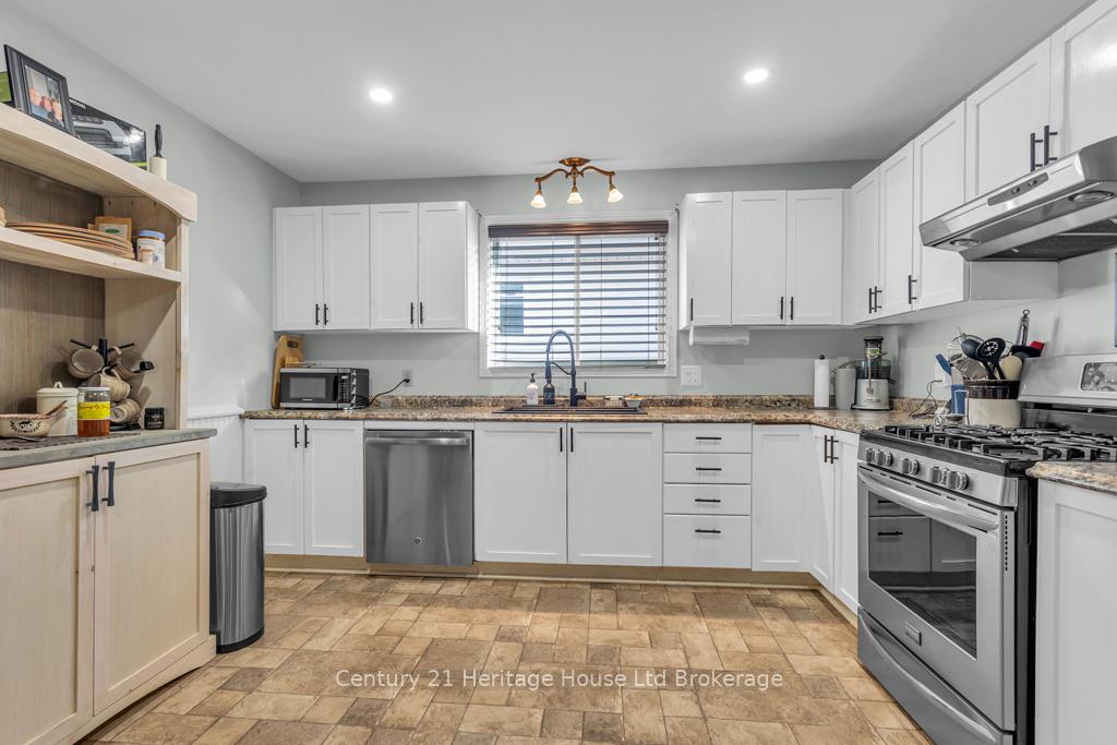 Photo 10 of 47 Beckett Boulevard, Tillsonburg — HOMEH
