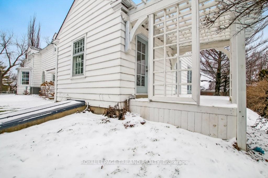 Photo 8 of 1965 Highland Heights, London, South P — HOMEH