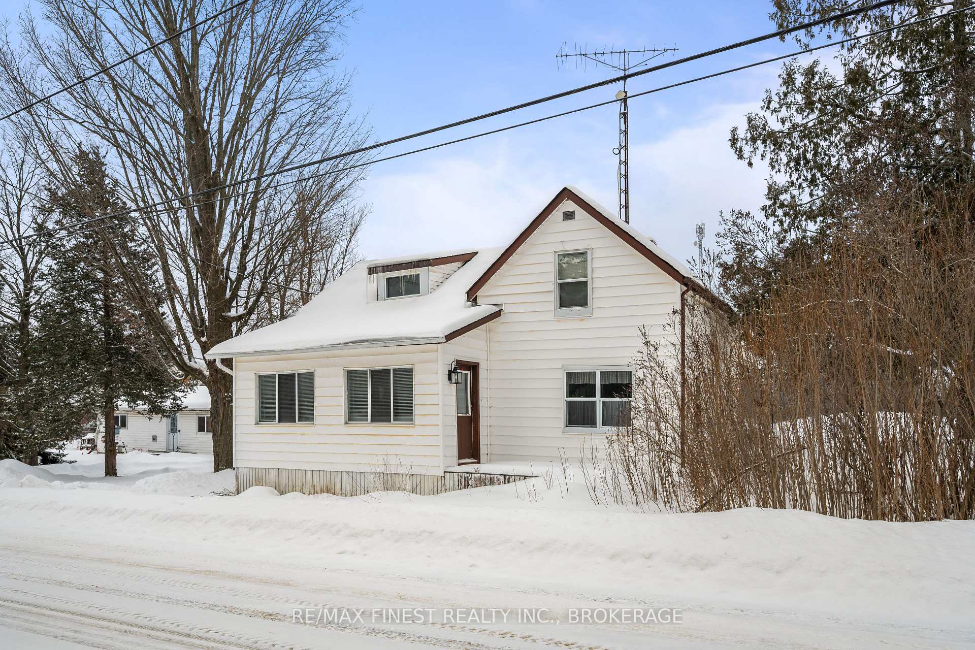 Photo 3 of 5593 Perth Road Crescent, Frontenac, Frontenac South — HOMEH