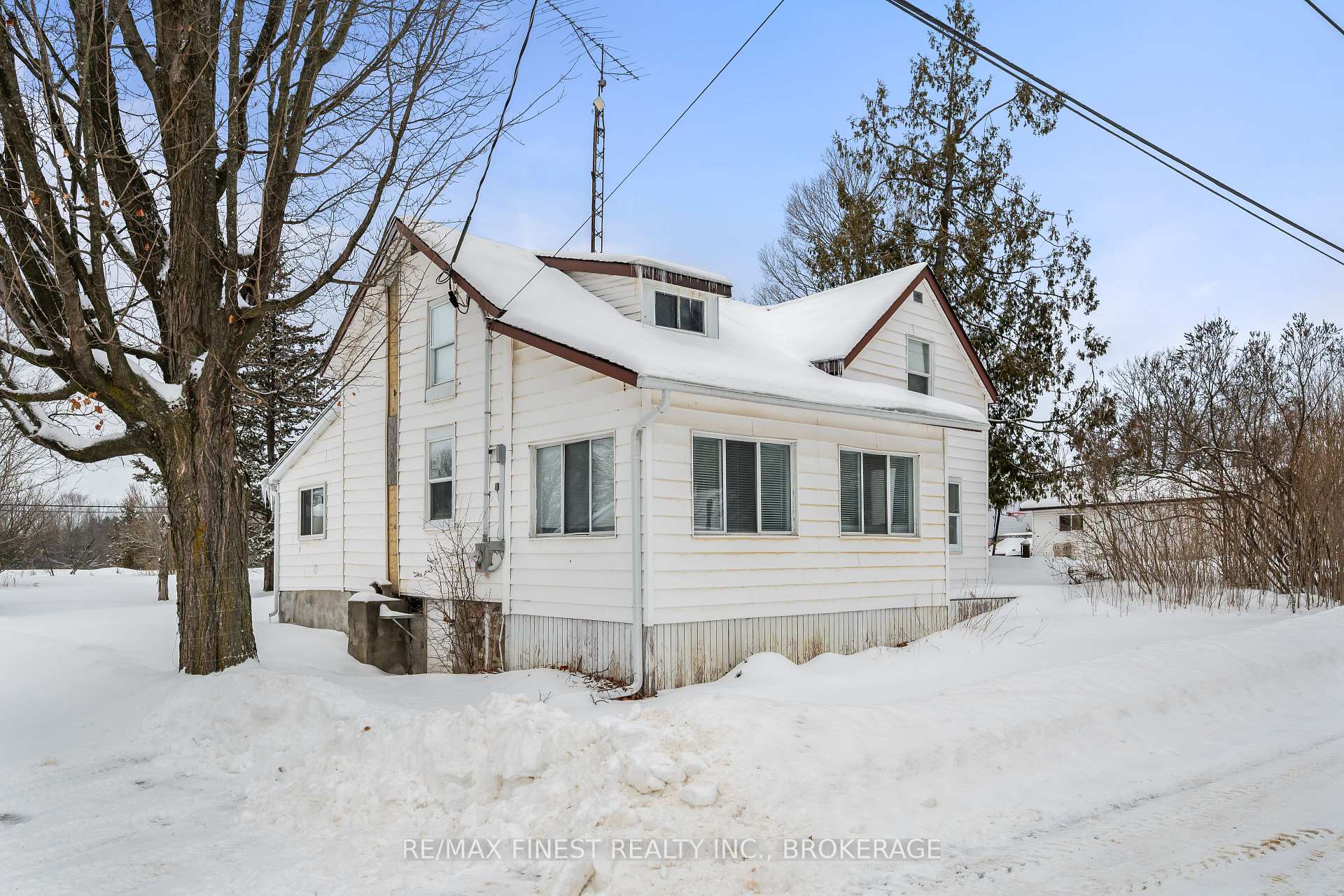 Photo 4 of 5593 Perth Road Crescent, Frontenac, Frontenac South — HOMEH