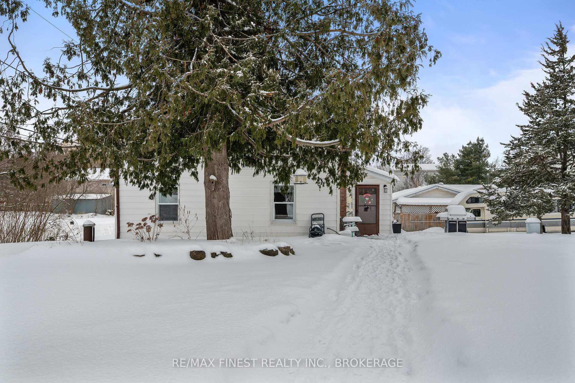 Photo 5 of 5593 Perth Road Crescent, Frontenac, Frontenac South — HOMEH