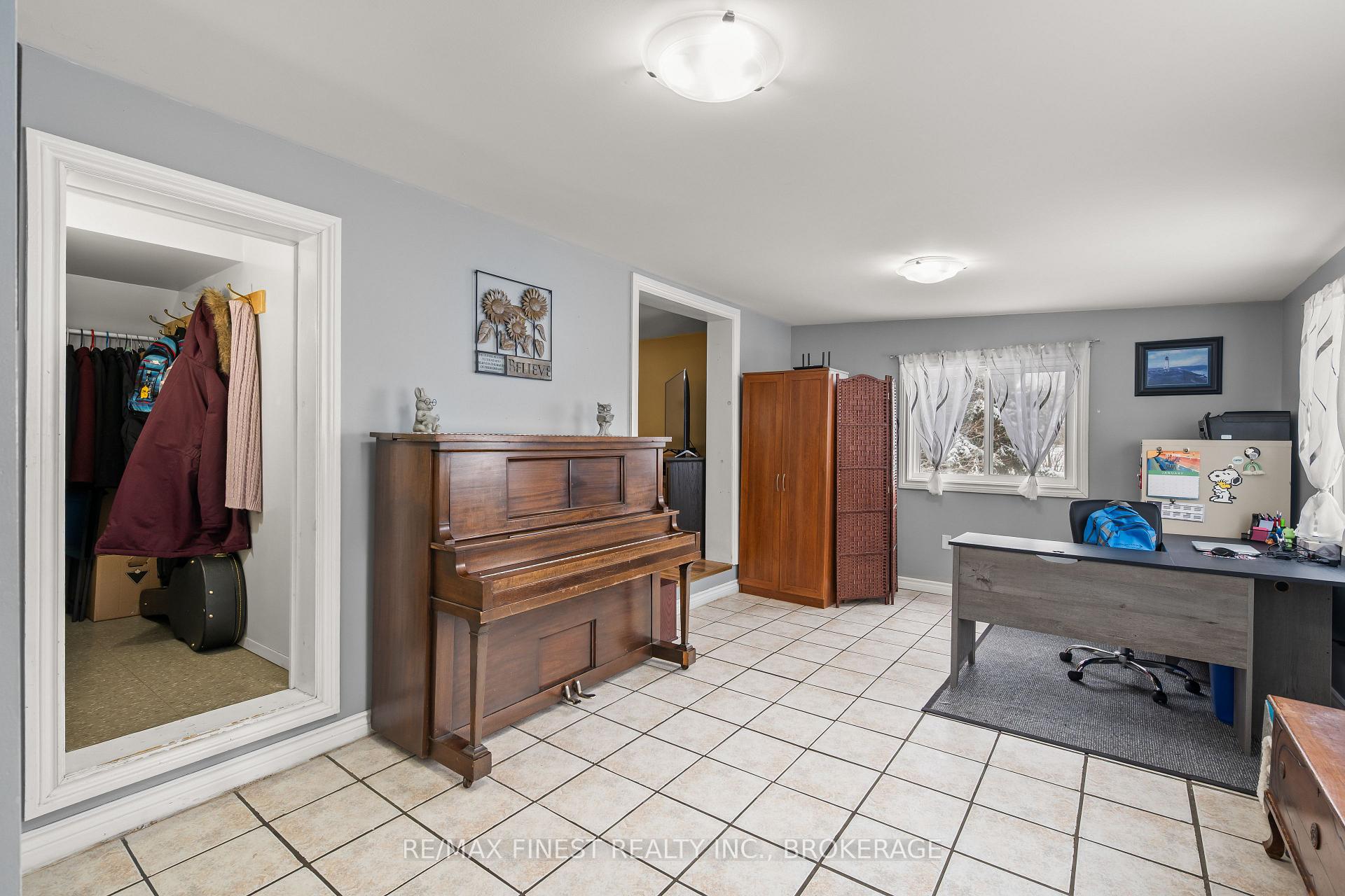 Photo 6 of 5593 Perth Road Crescent, Frontenac, Frontenac South — HOMEH