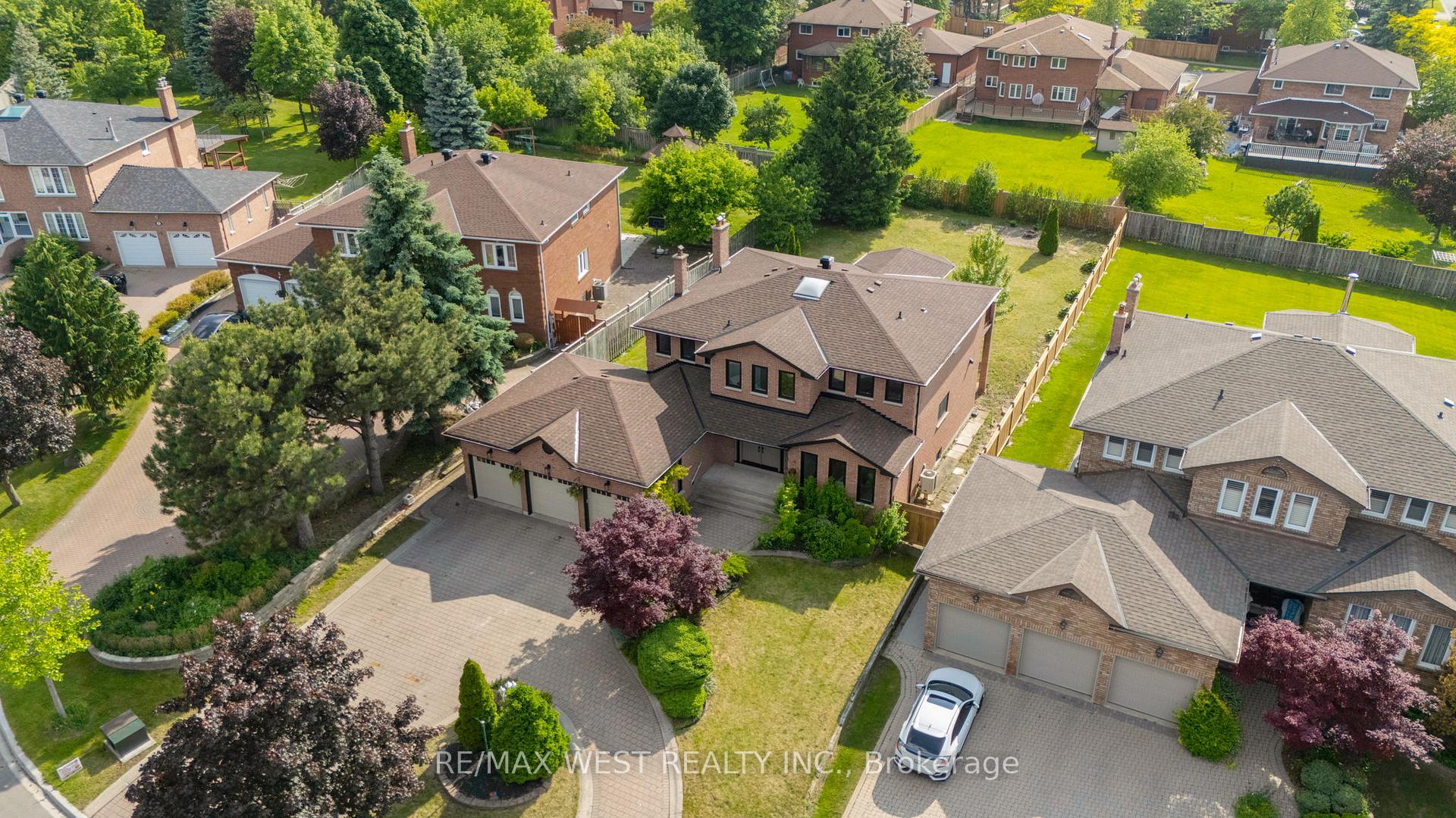 Front of 4 Snowcrest Crescent