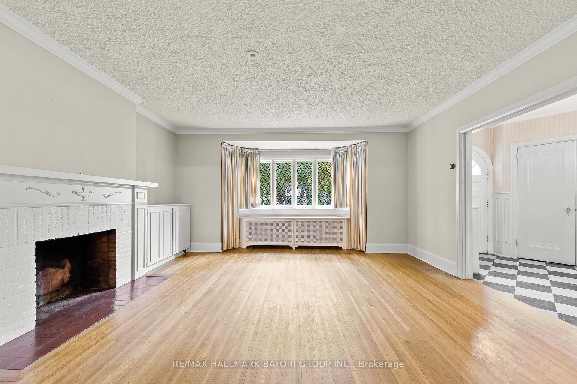 Photo 4 of 37 Elderwood Drive, Toronto, Forest Hill South — HOMEH