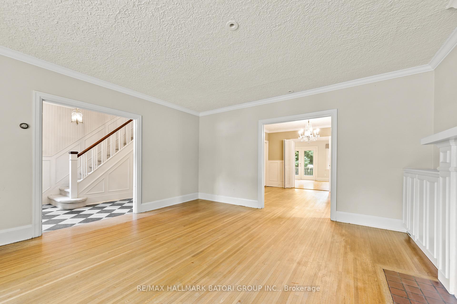 Photo 5 of 37 Elderwood Drive, Toronto, Forest Hill South — HOMEH