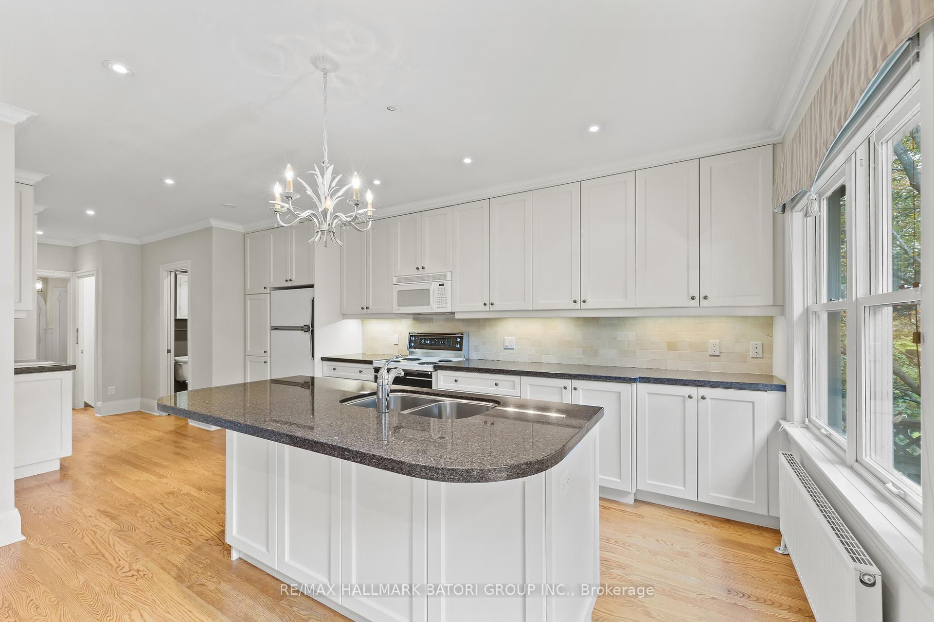 Photo 10 of 37 Elderwood Drive, Toronto, Forest Hill South — HOMEH