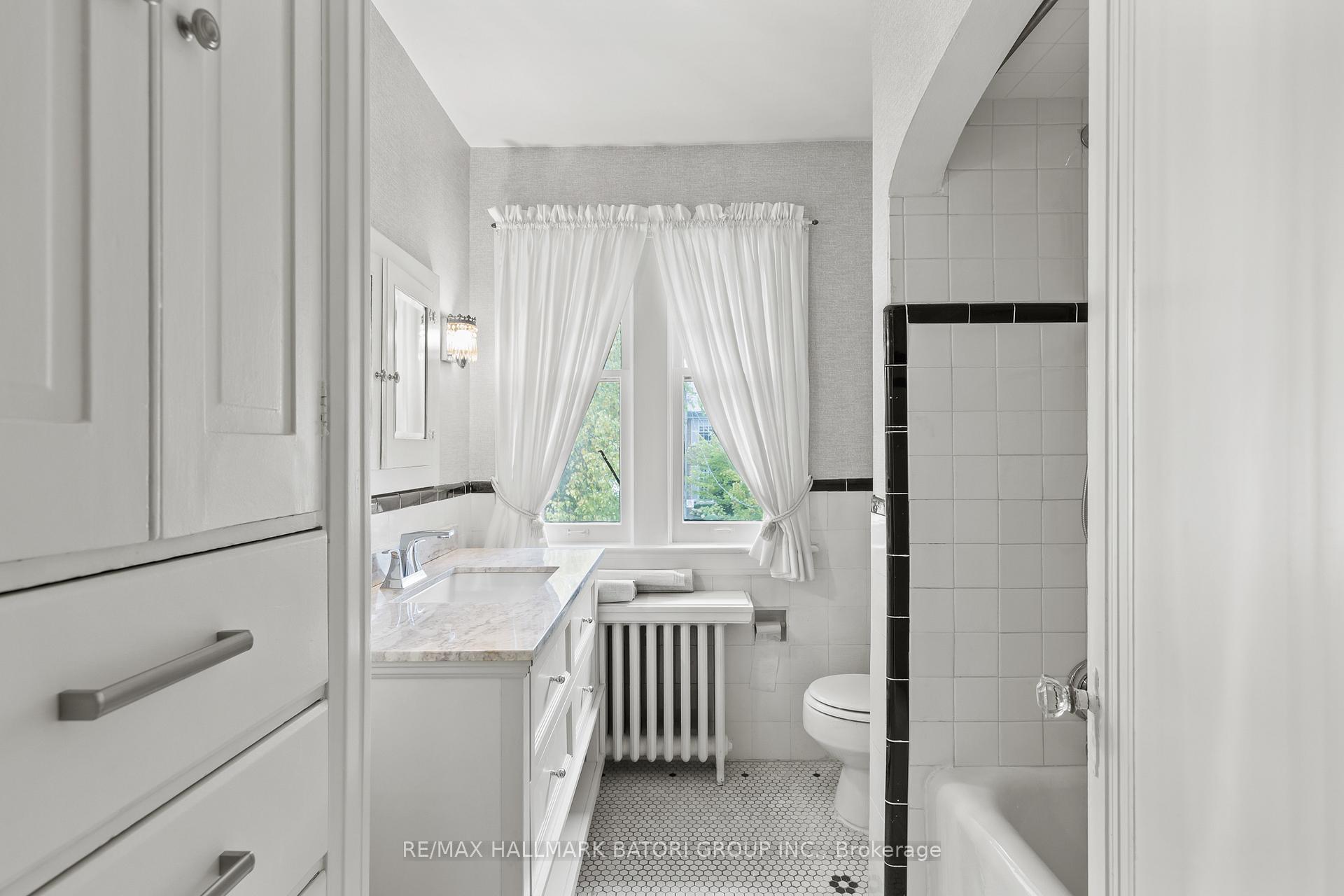 Photo 13 of 37 Elderwood Drive, Toronto, Forest Hill South — HOMEH