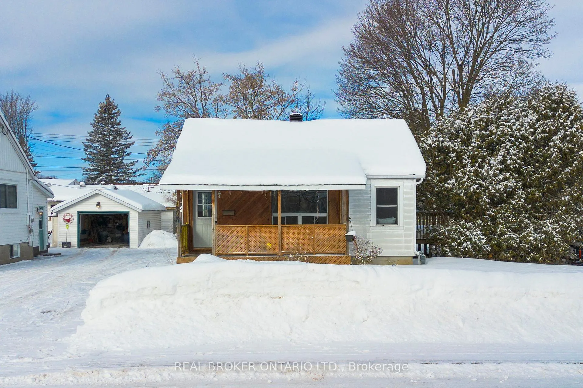 Photo 1 of 47 Pine Street, Smiths Falls — HOMEH