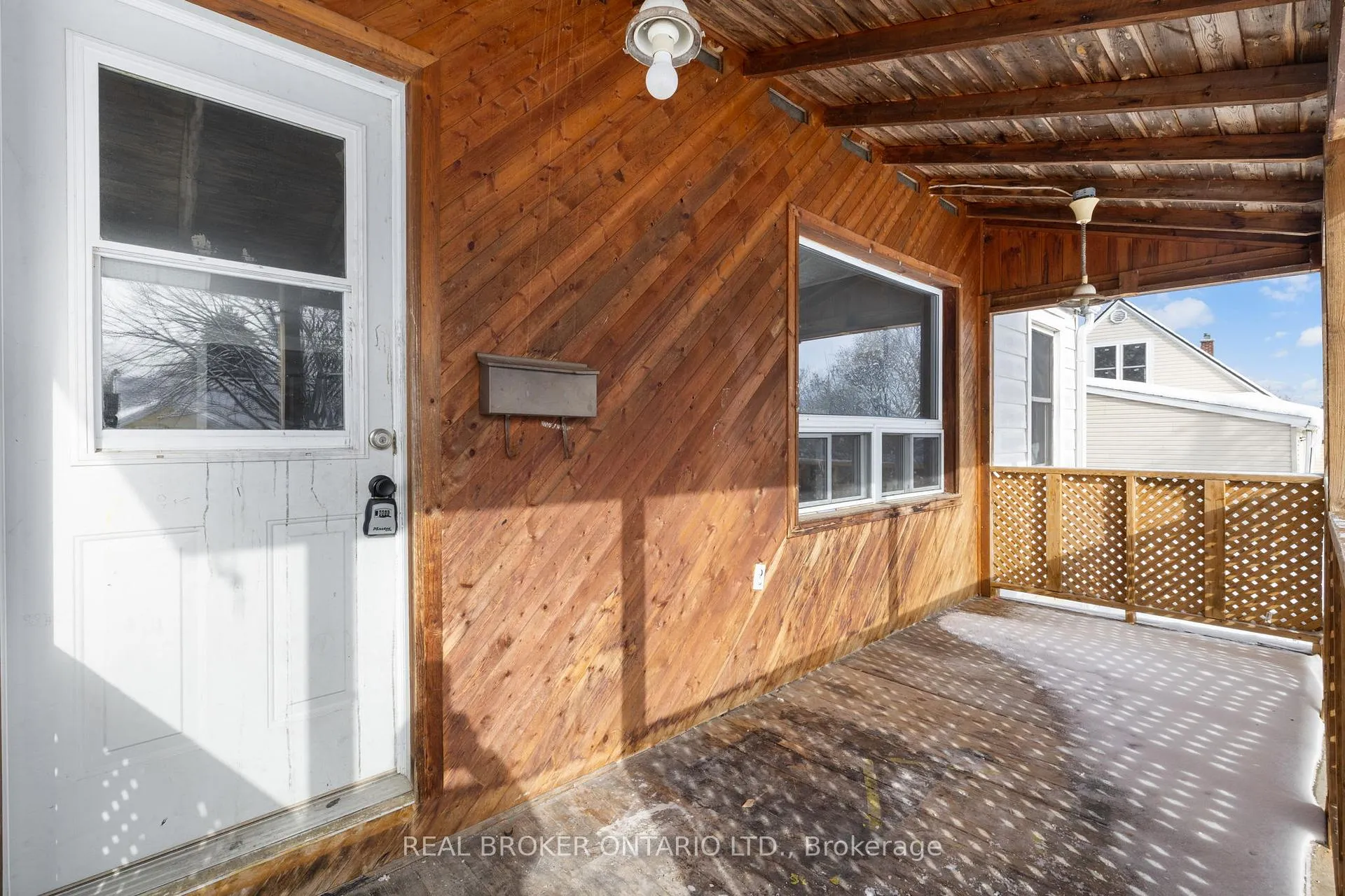 Photo 4 of 47 Pine Street, Smiths Falls — HOMEH