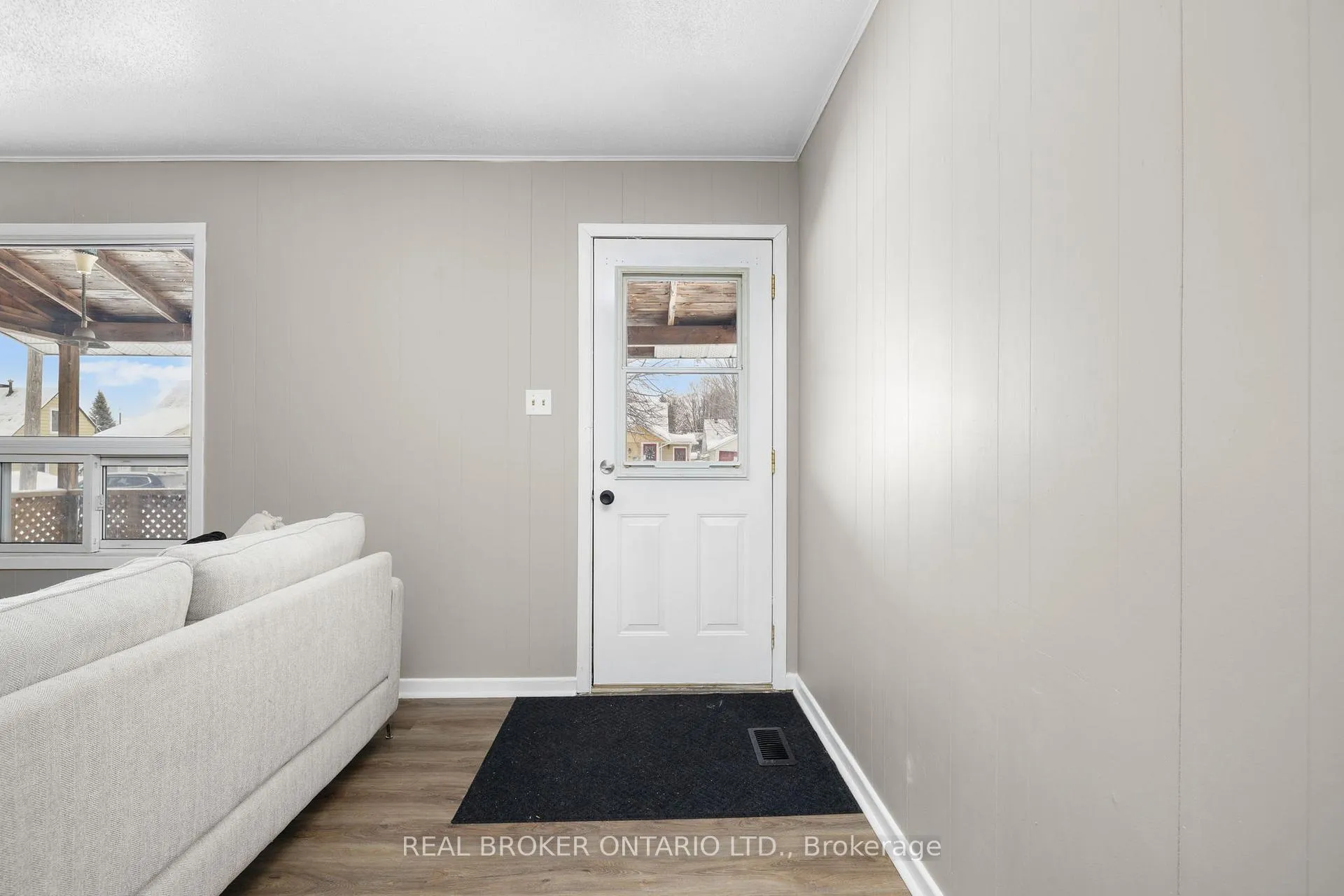 Photo 7 of 47 Pine Street, Smiths Falls — HOMEH