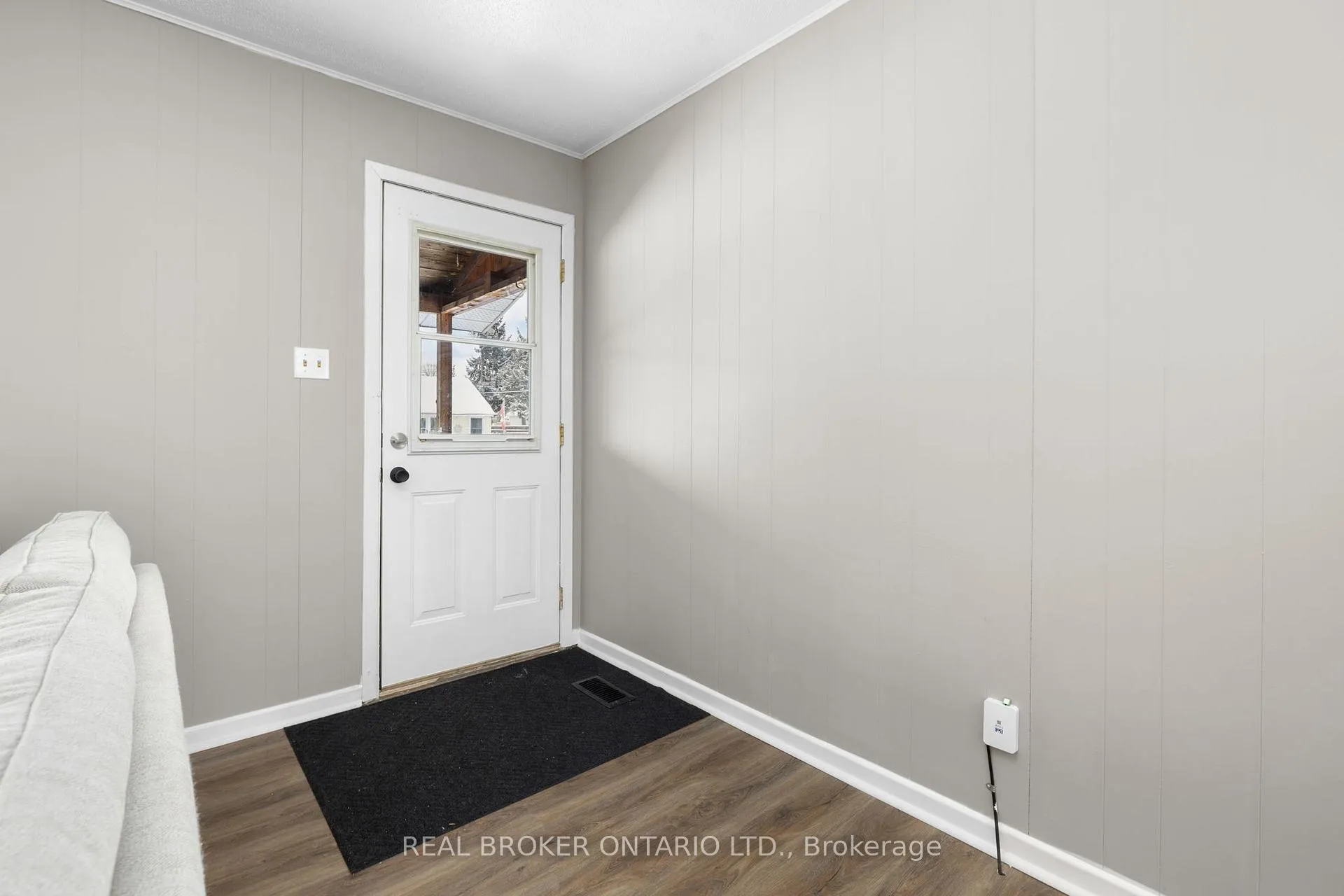 Photo 8 of 47 Pine Street, Smiths Falls — HOMEH