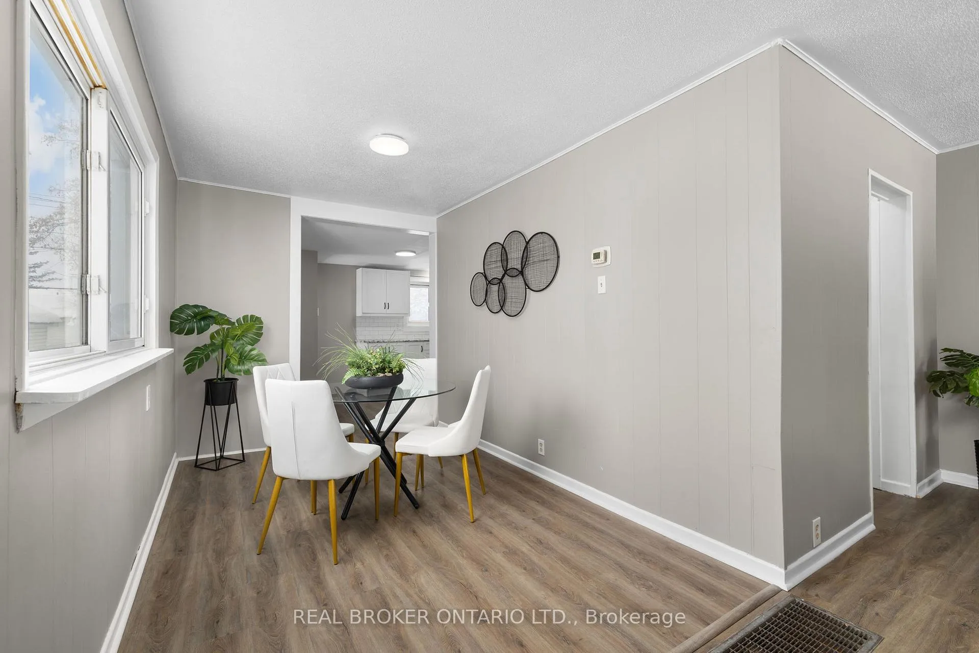 Photo 10 of 47 Pine Street, Smiths Falls — HOMEH