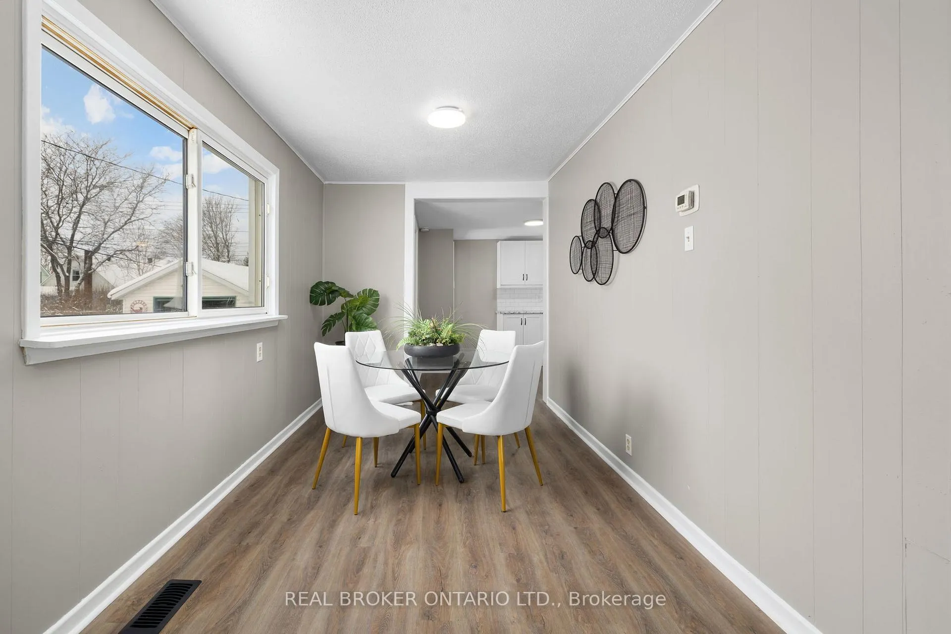 Photo 11 of 47 Pine Street, Smiths Falls — HOMEH