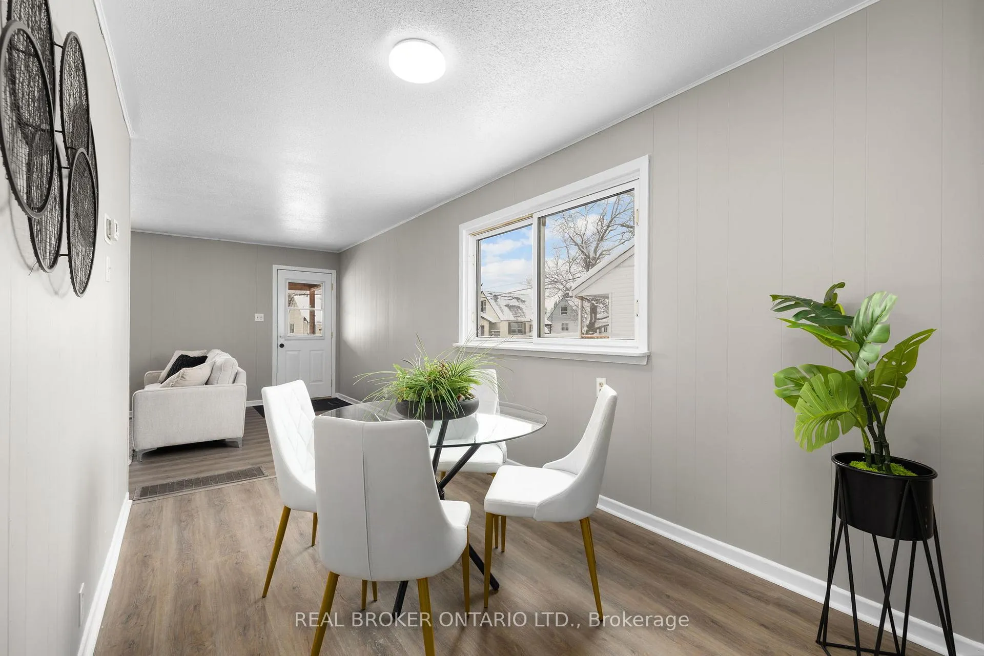 Photo 12 of 47 Pine Street, Smiths Falls — HOMEH