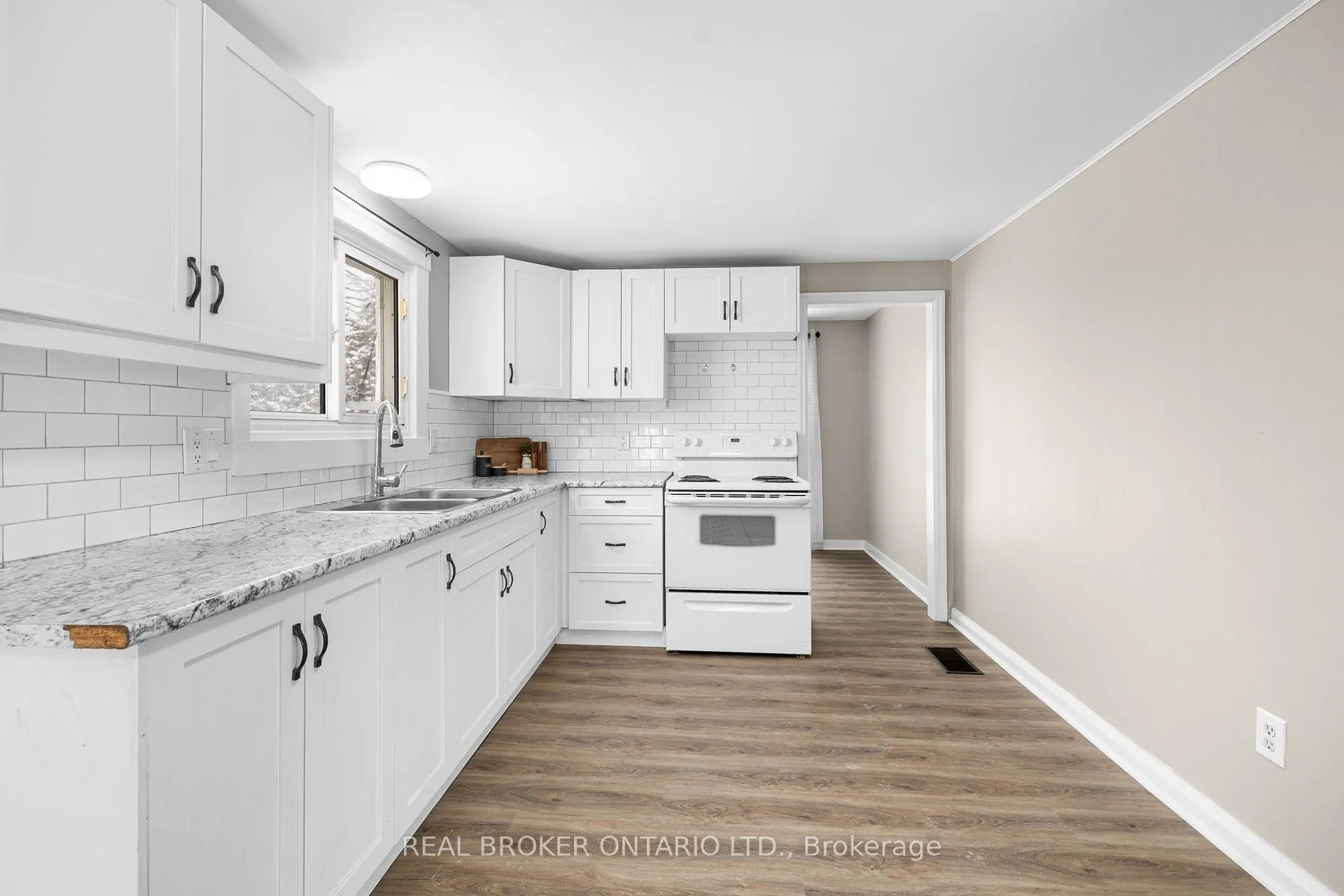 Photo 17 of 47 Pine Street, Smiths Falls — HOMEH
