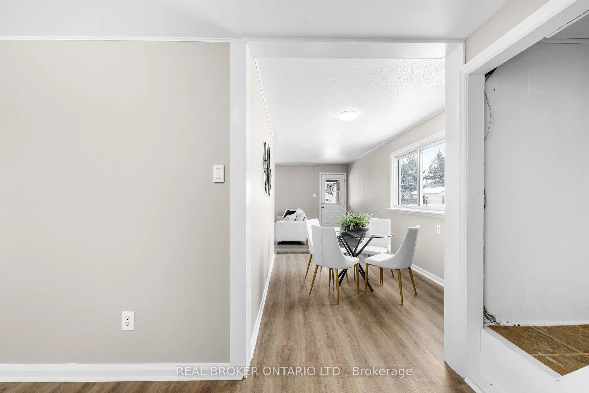 Photo 19 of 47 Pine Street, Smiths Falls — HOMEH