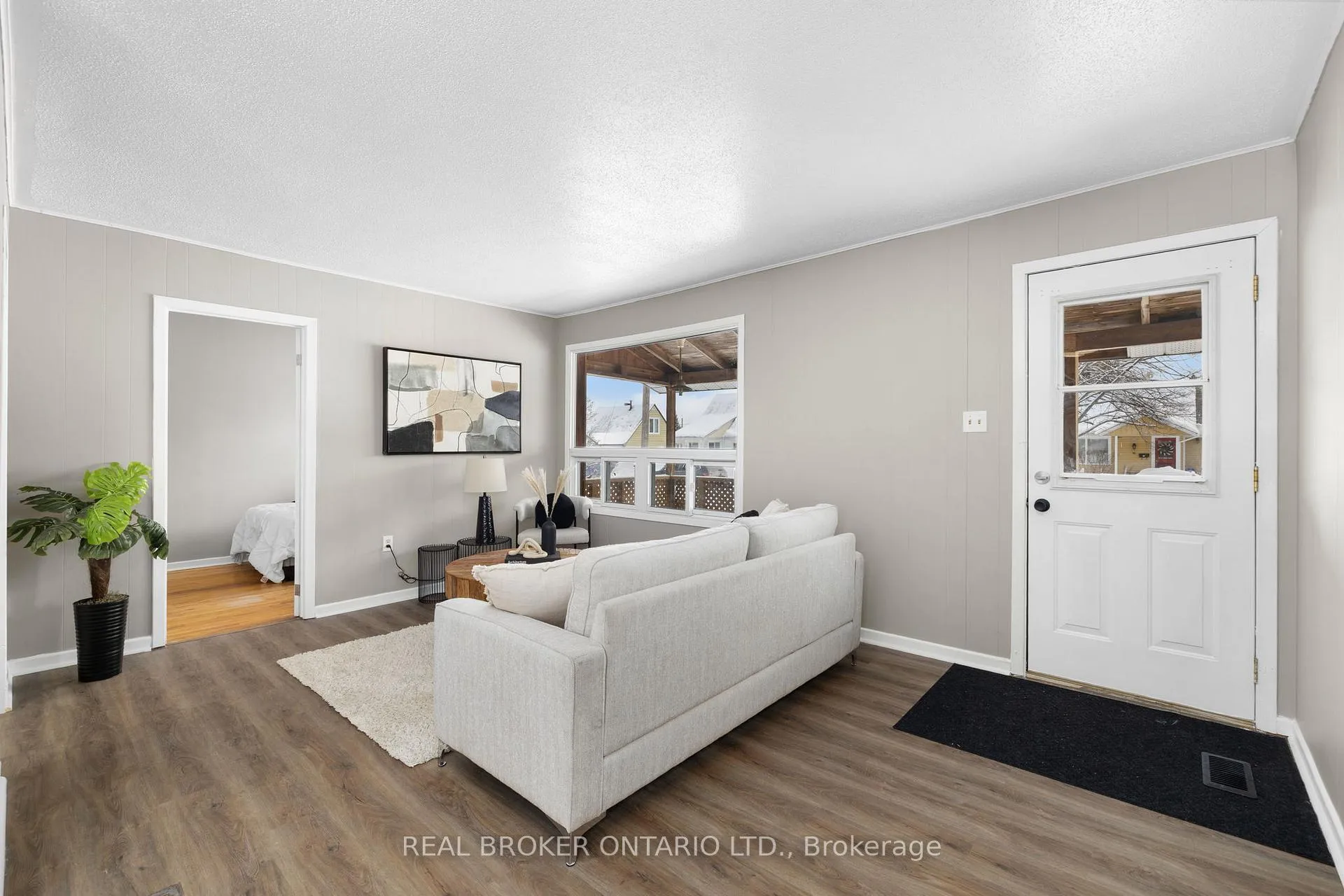 Photo 23 of 47 Pine Street, Smiths Falls — HOMEH