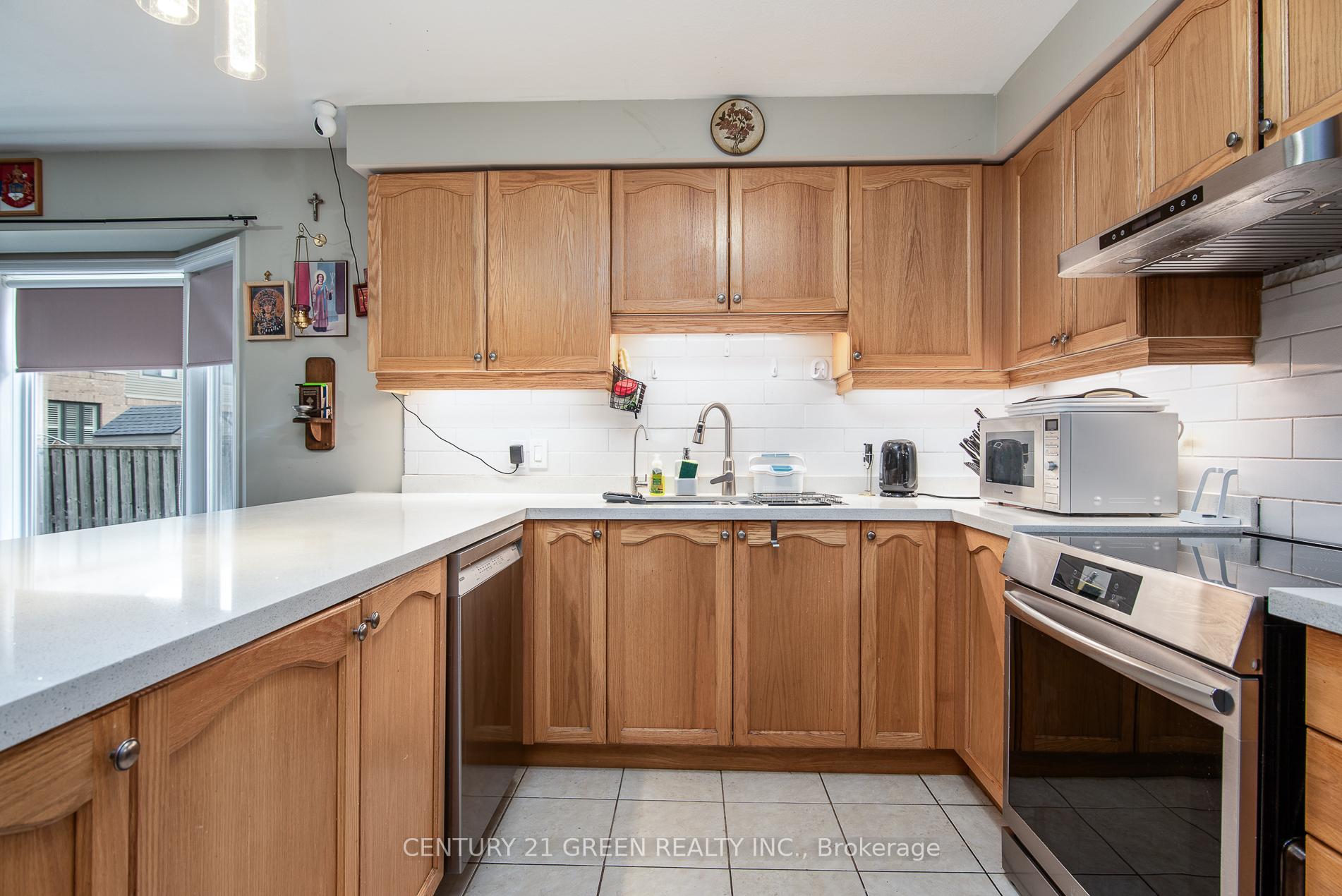 Photo 23 of 57 Hannon Crescent, Hamilton, Rural Glanbrook — HOMEH