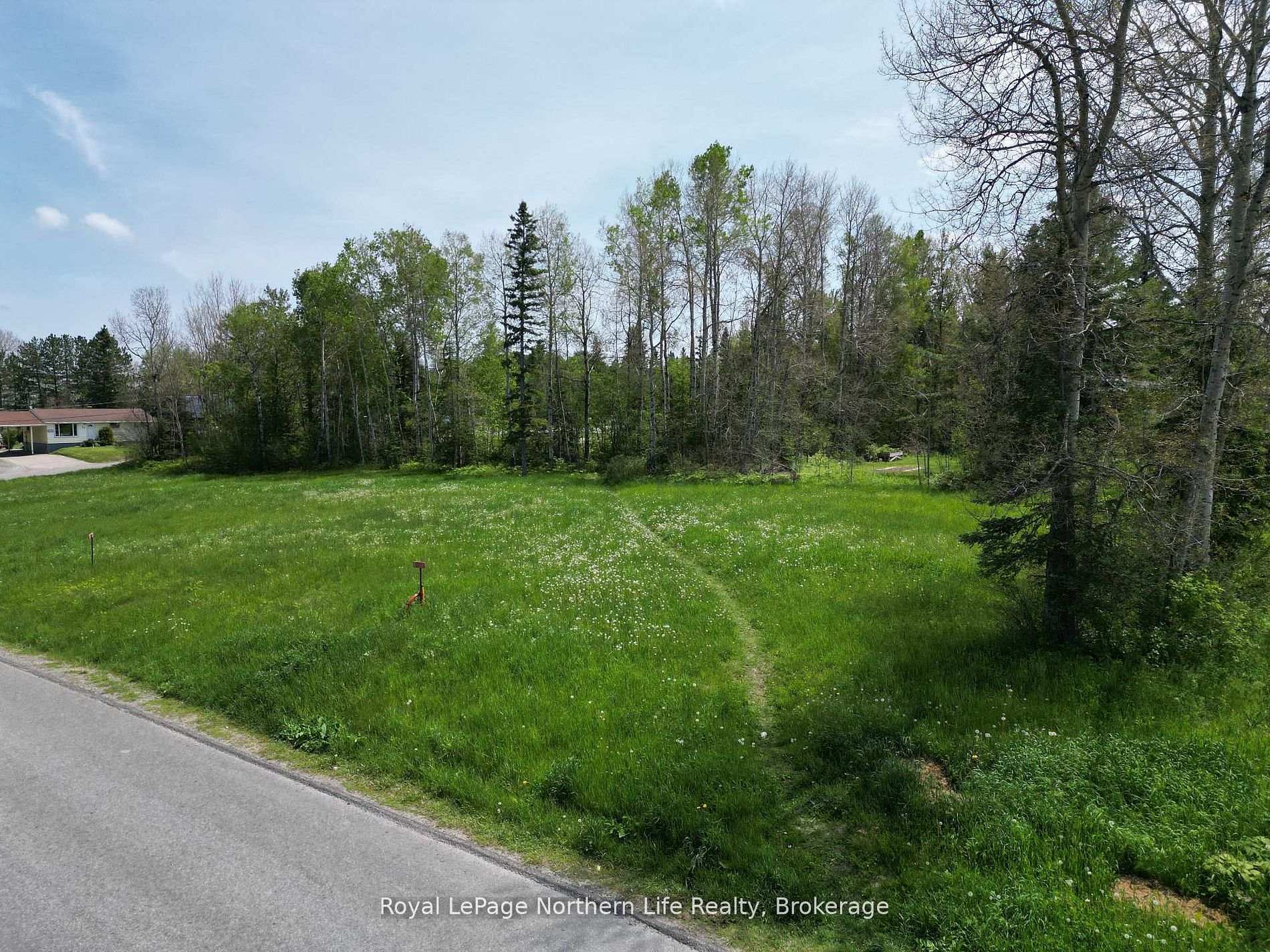 Photo 2 of 536 McCamus Avenue, Temiskaming Shores, New Liskeard — HOMEH