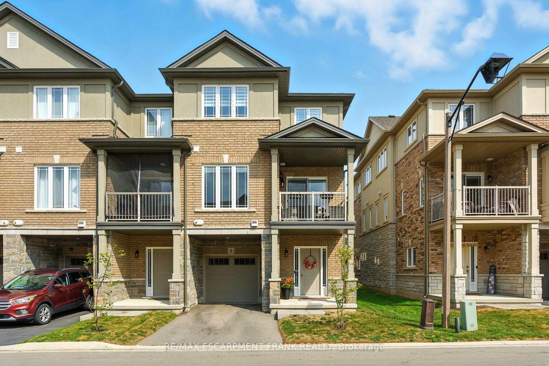 Photo 1 of 9 Laguna Village Crescent, Hamilton, Stoney Creek — HOMEH