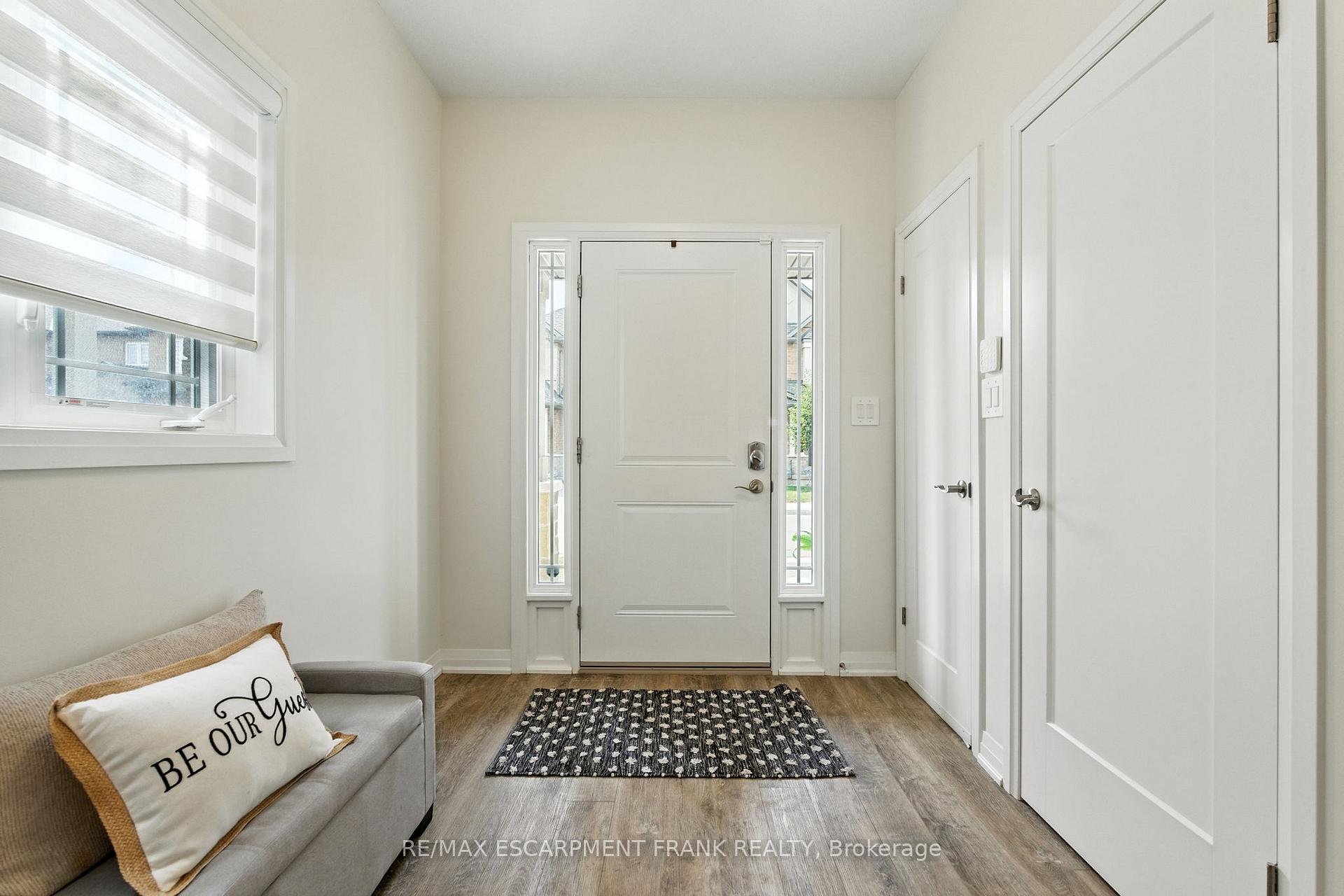 Photo 5 of 9 Laguna Village Crescent, Hamilton, Stoney Creek — HOMEH