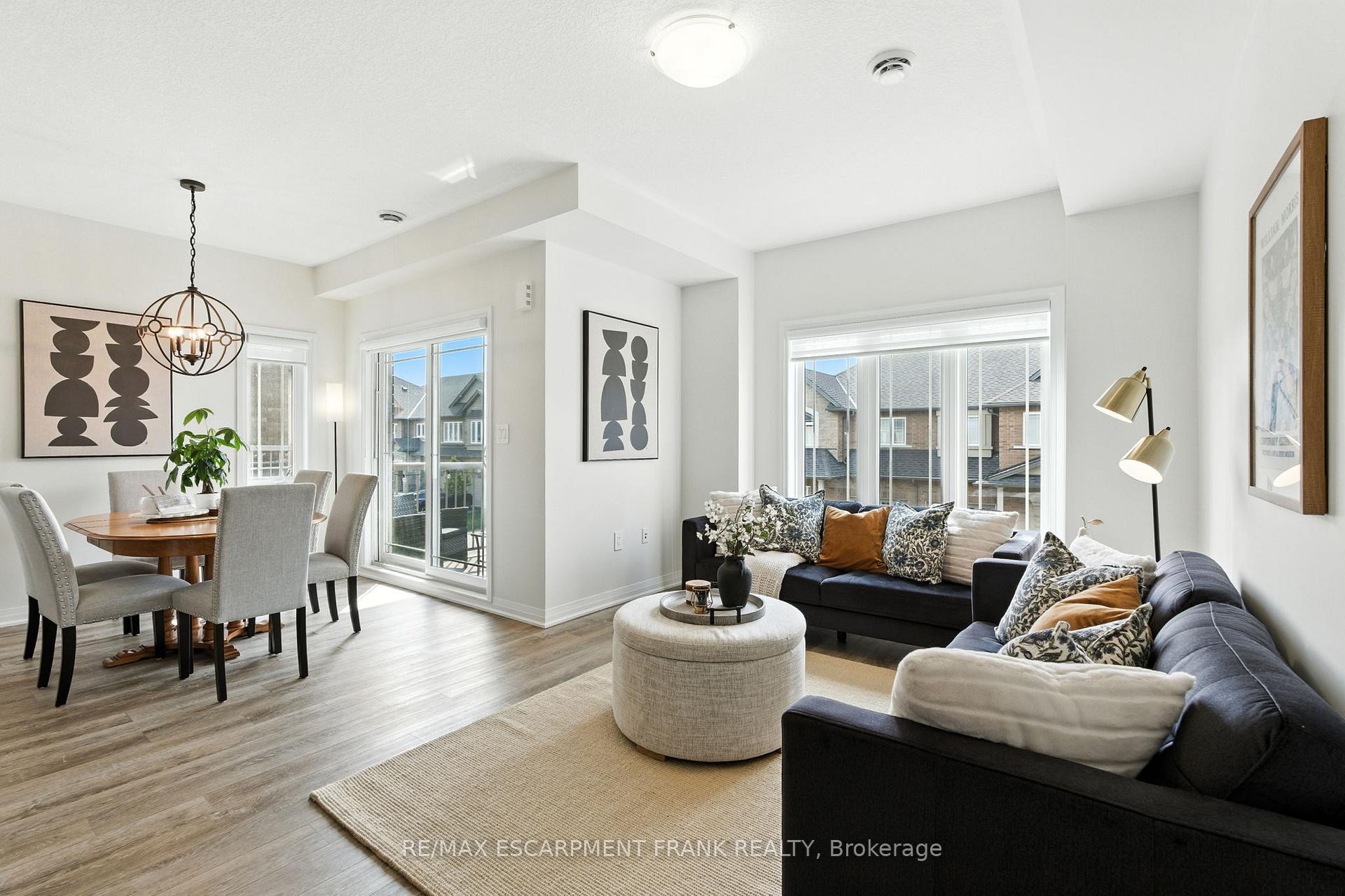 Photo 11 of 9 Laguna Village Crescent, Hamilton, Stoney Creek — HOMEH